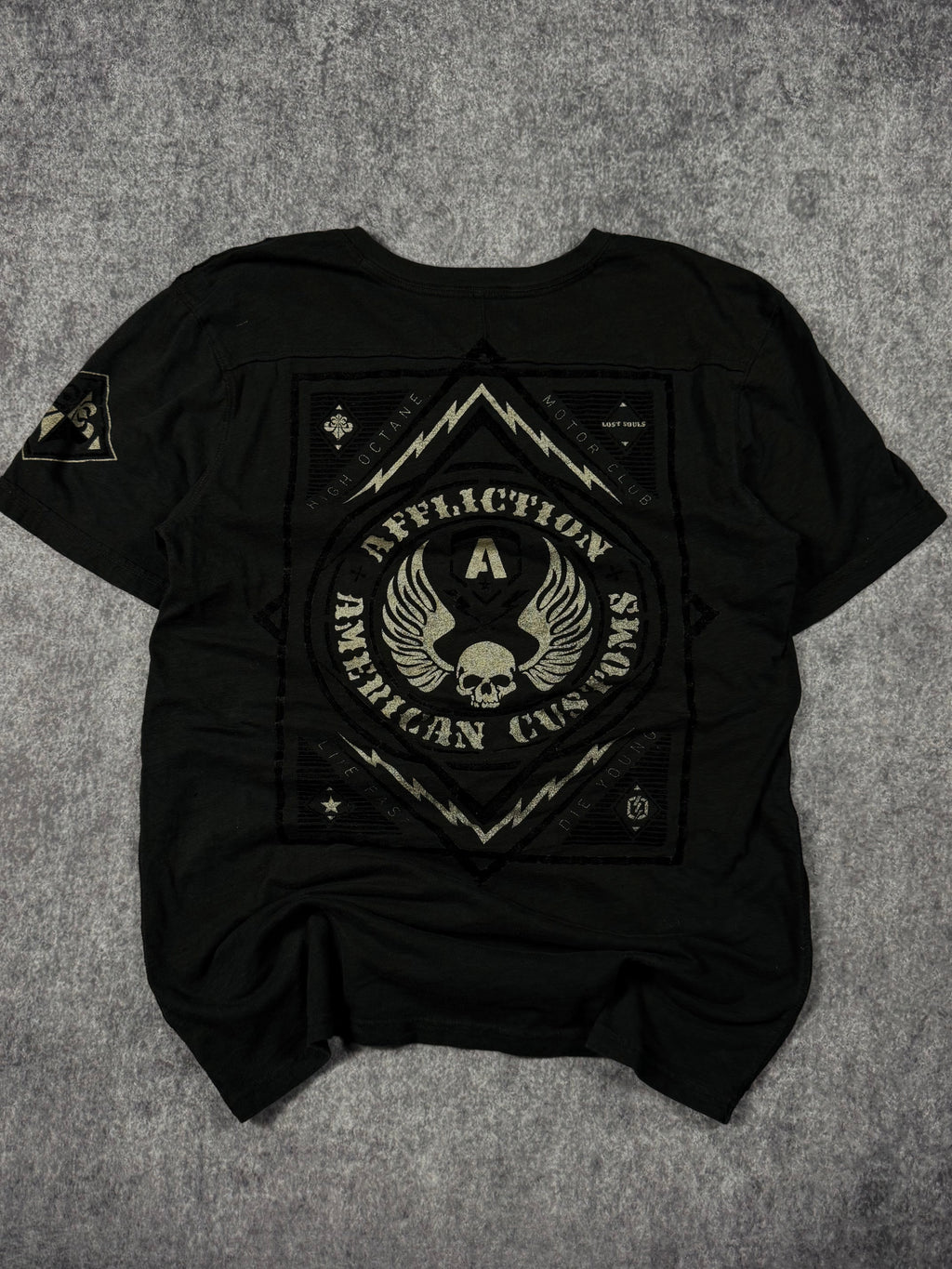 2000s affliction shirt (M)