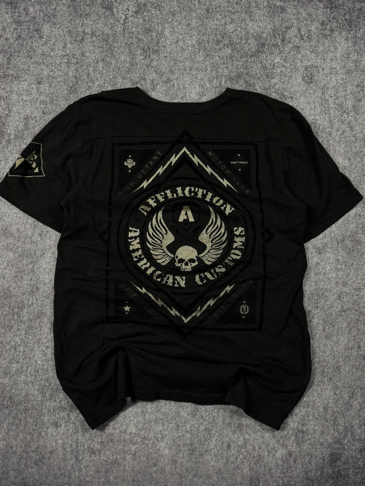 2000s affliction shirt (M)