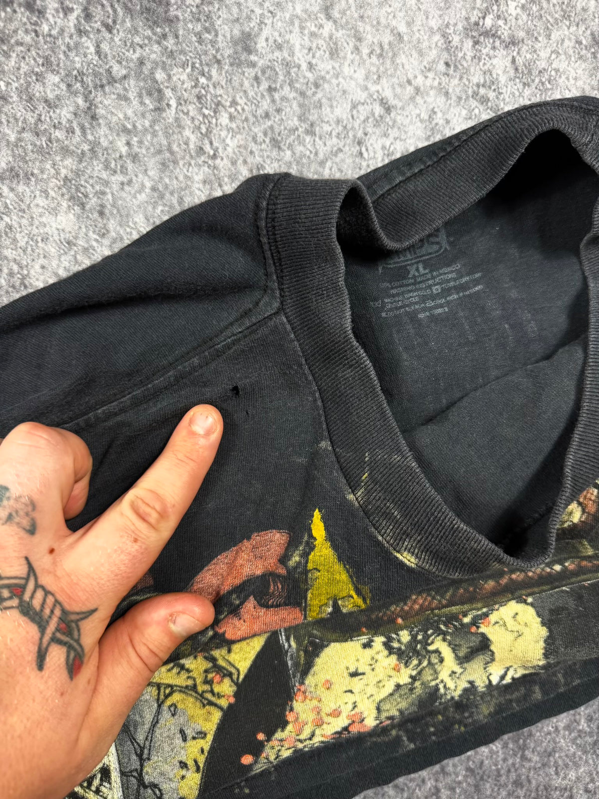 (RARE) 2000S TAPOUT SHIRT (XL)