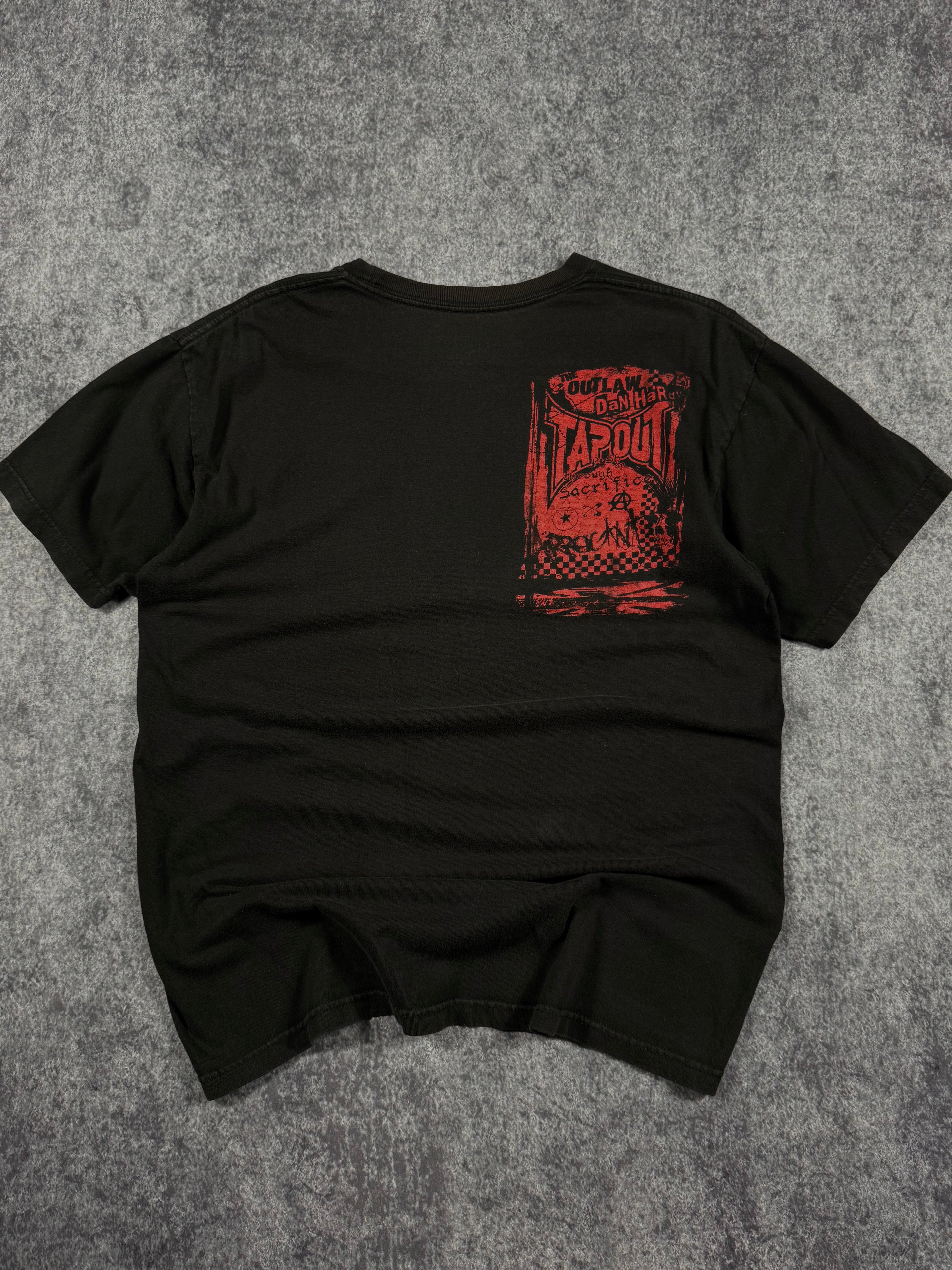 (rare) 2000s tapout signature series shirt (S)