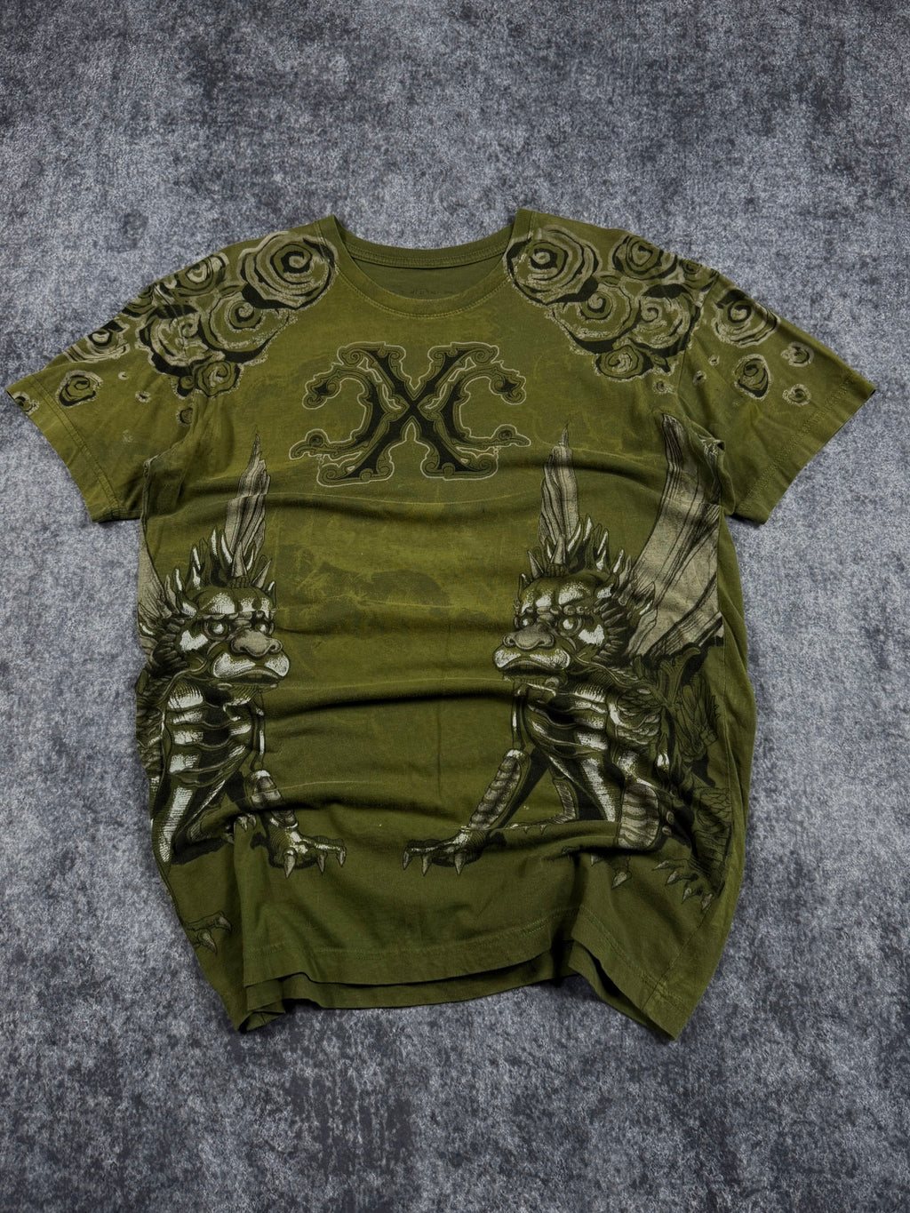 (rare) 2000s xtreme couture shirt (M)