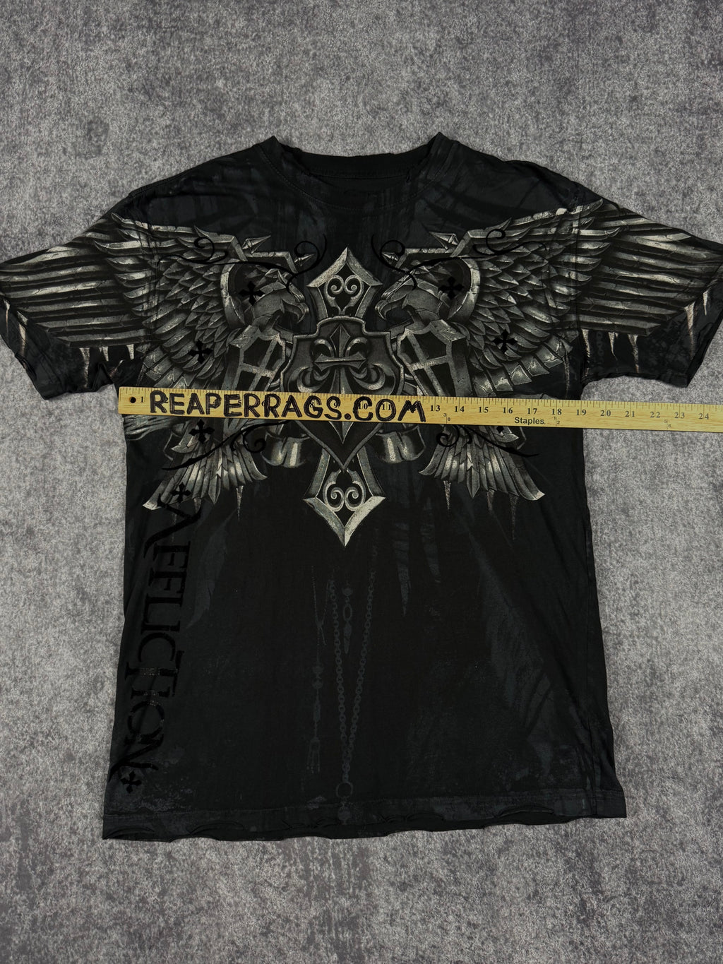 (rare) 2000s affliction shirt (S)