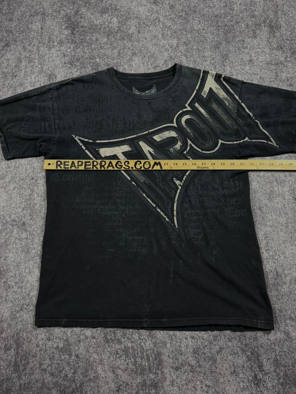 (rare) 2000s tapout signature series shirt (L)