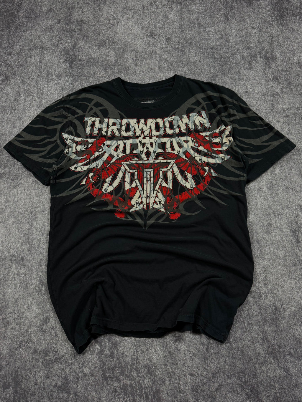 (rare) 2000s throwdown shirt (L)