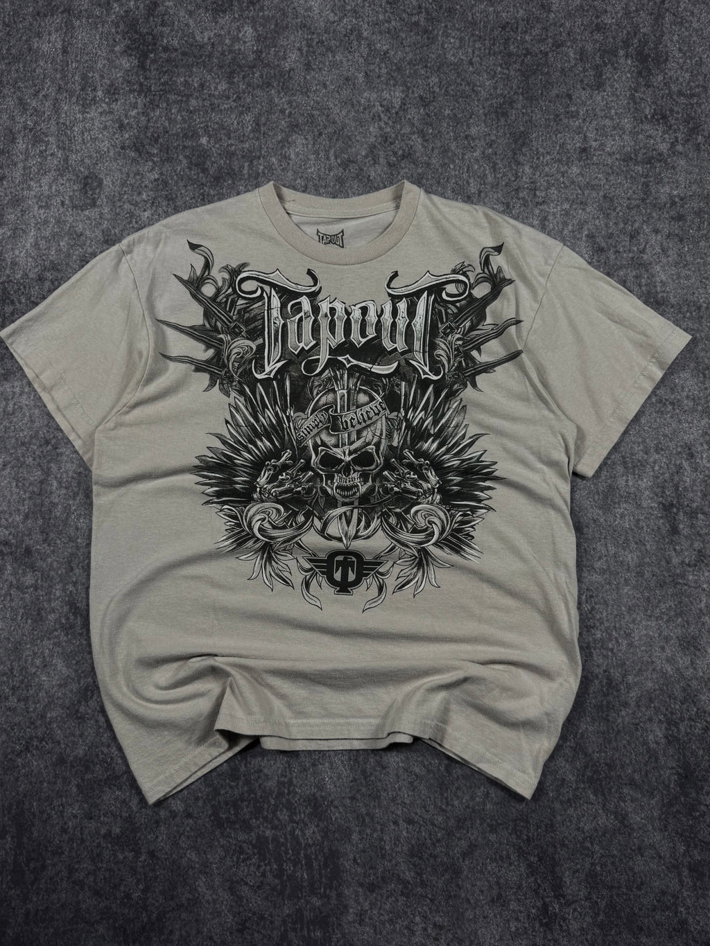 (rare) 2000s tapout shirt (L)
