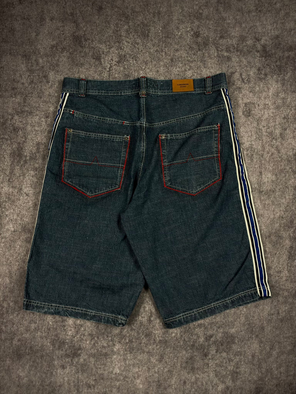 (RARE) 2000s CHEVRON STRIPPED JORTS (38)
