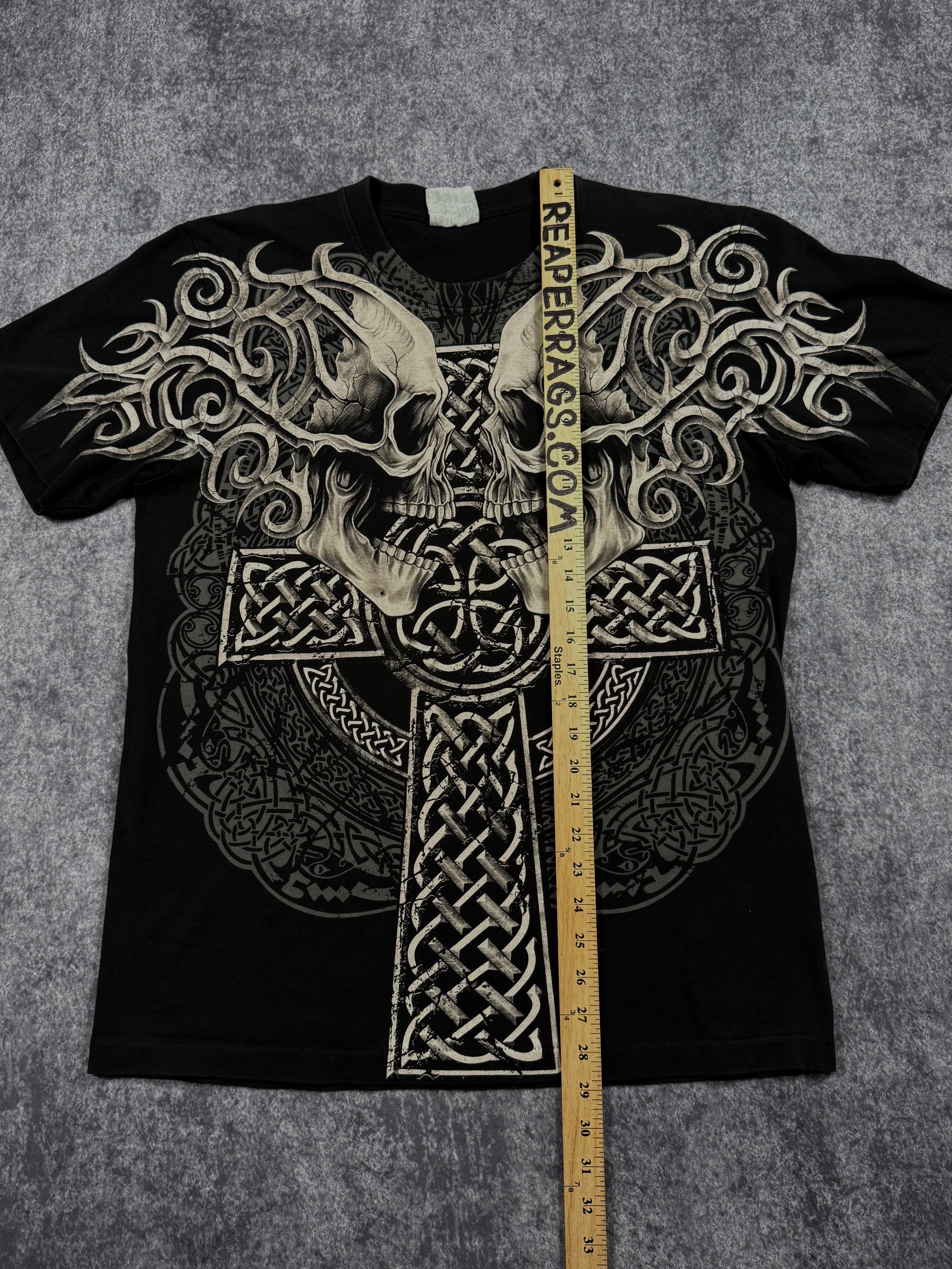 (rare) 2000s skull & cross shirt (L)