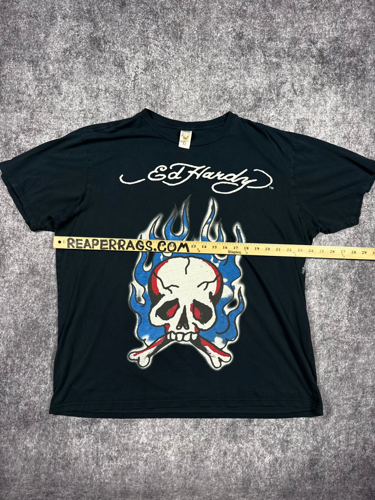 (RARE) 2000S ED HARDY SHIRT (XL)