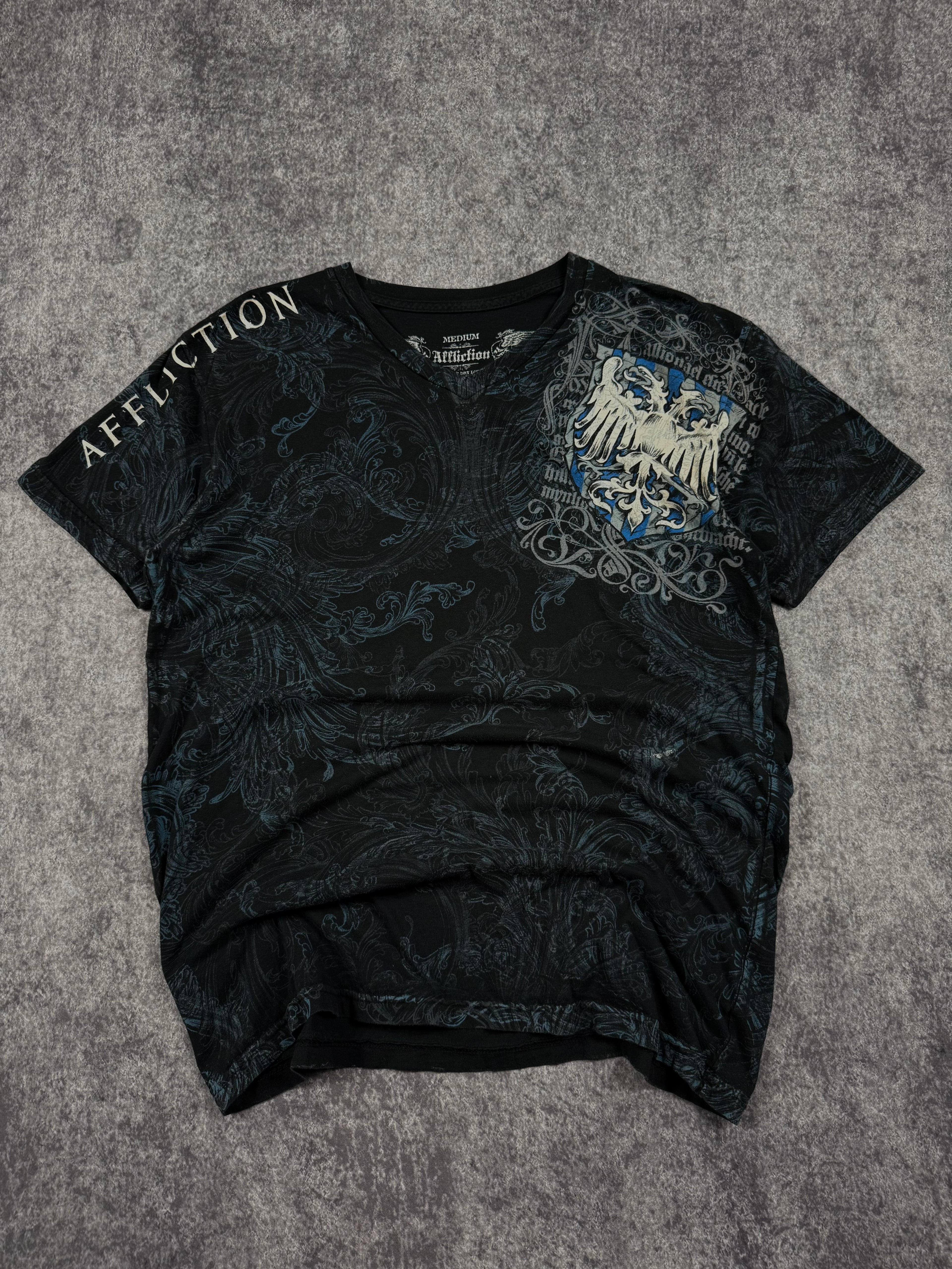 (rare) 2000s affliction shirt (M)