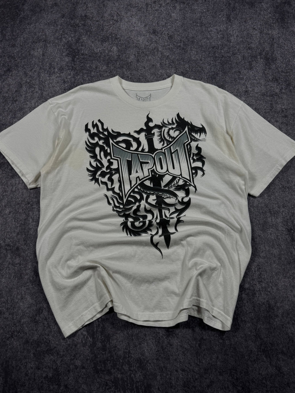 (rare) 2000s tapout shirt (L)