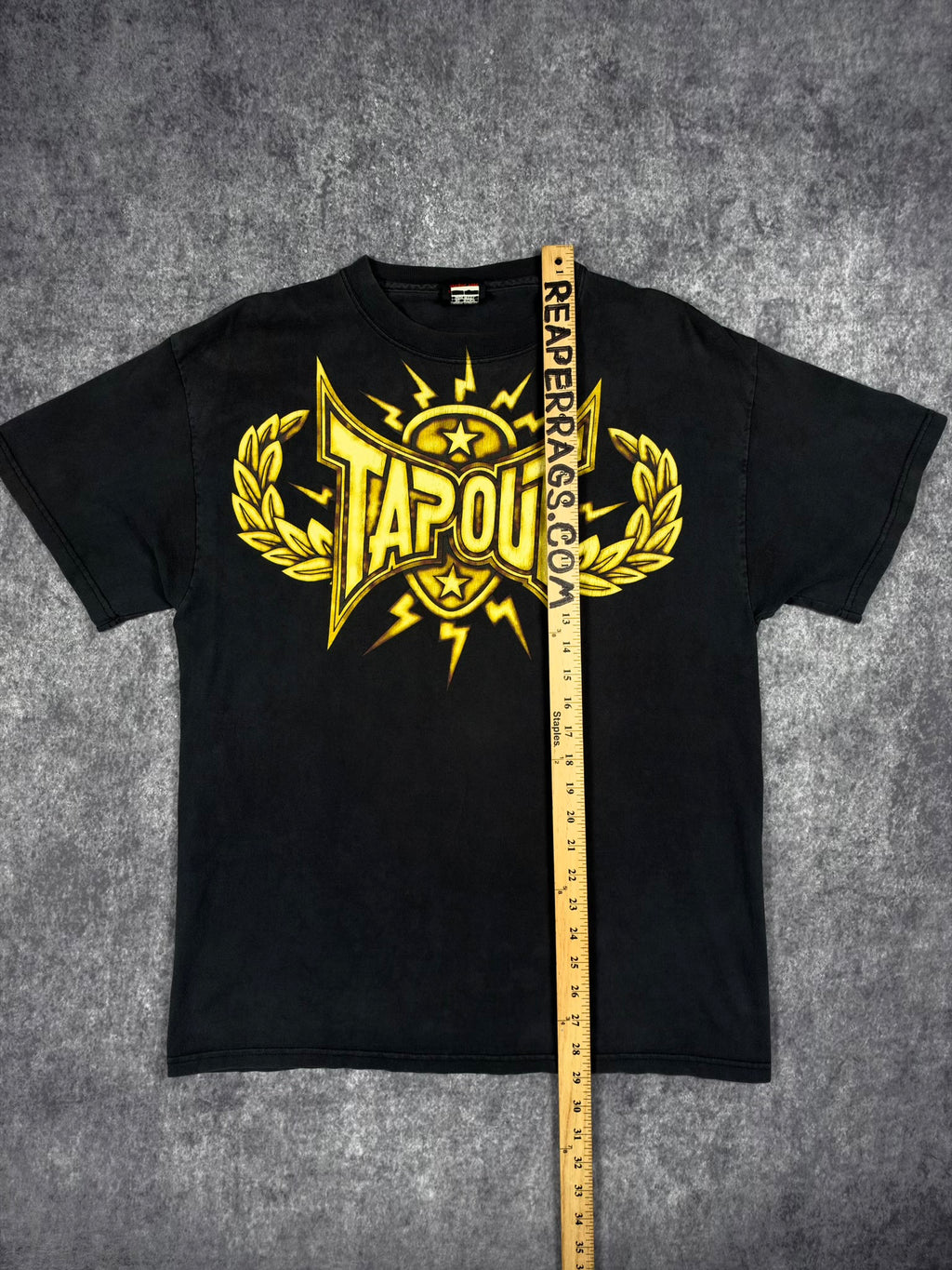 2000s TAPOUT SHIRT (M)