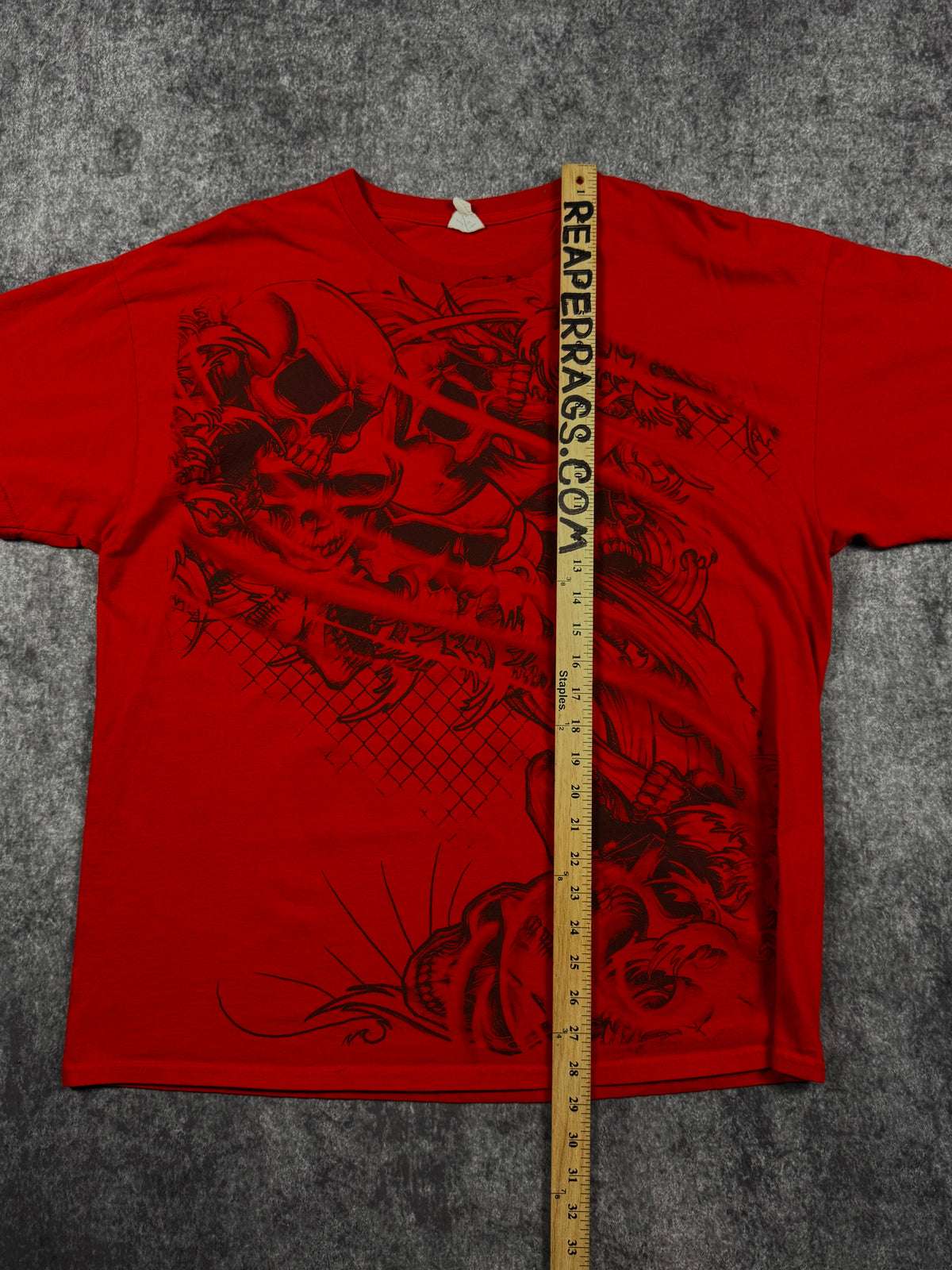 (rare) 2000s skull shirt (XL)