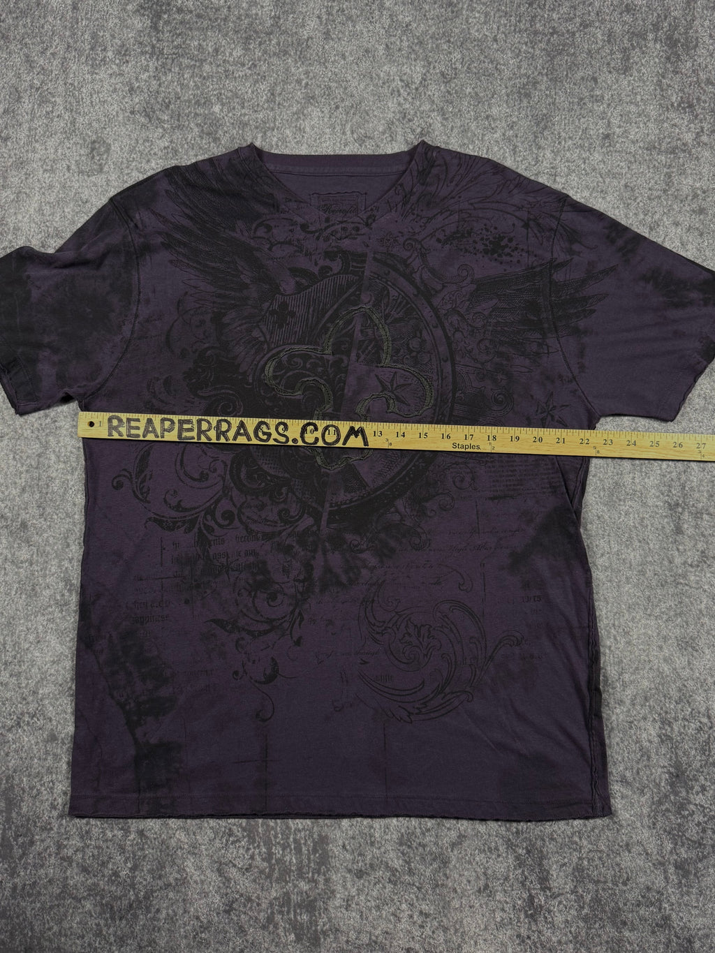 (rare) 2000s retrofit shirt (L)