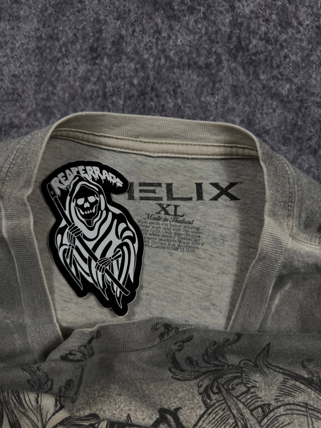 (rare) 2000s helix shirt (XL)