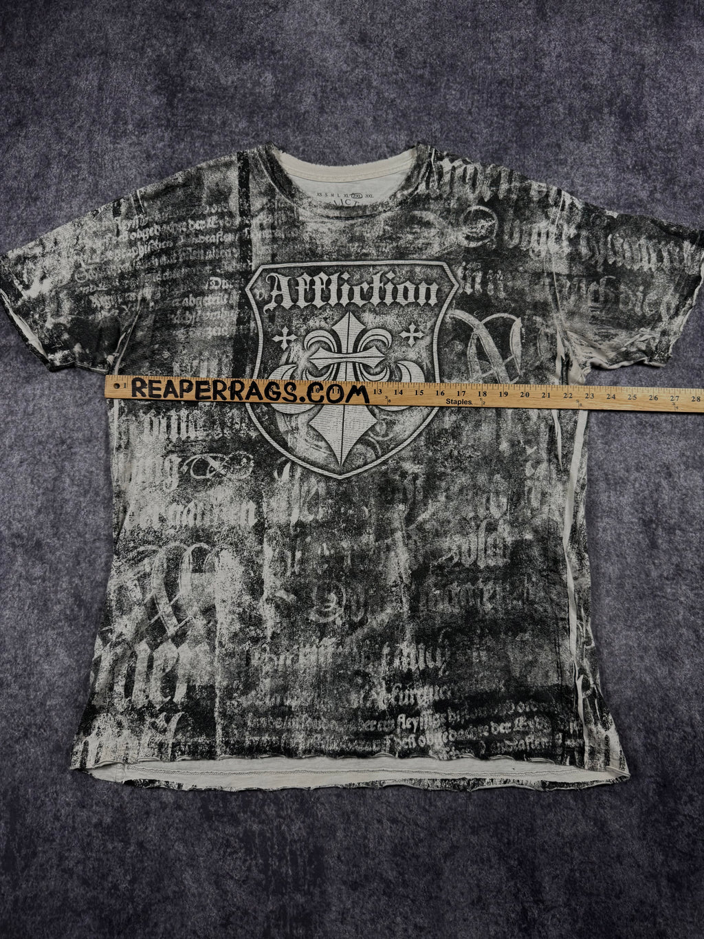 (rare) 2000s affliction shirt (XL)
