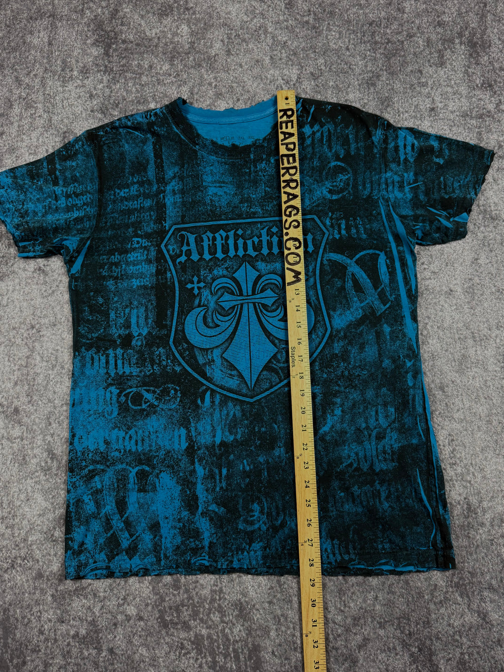 (rare) 2000s affliction shirt (L)