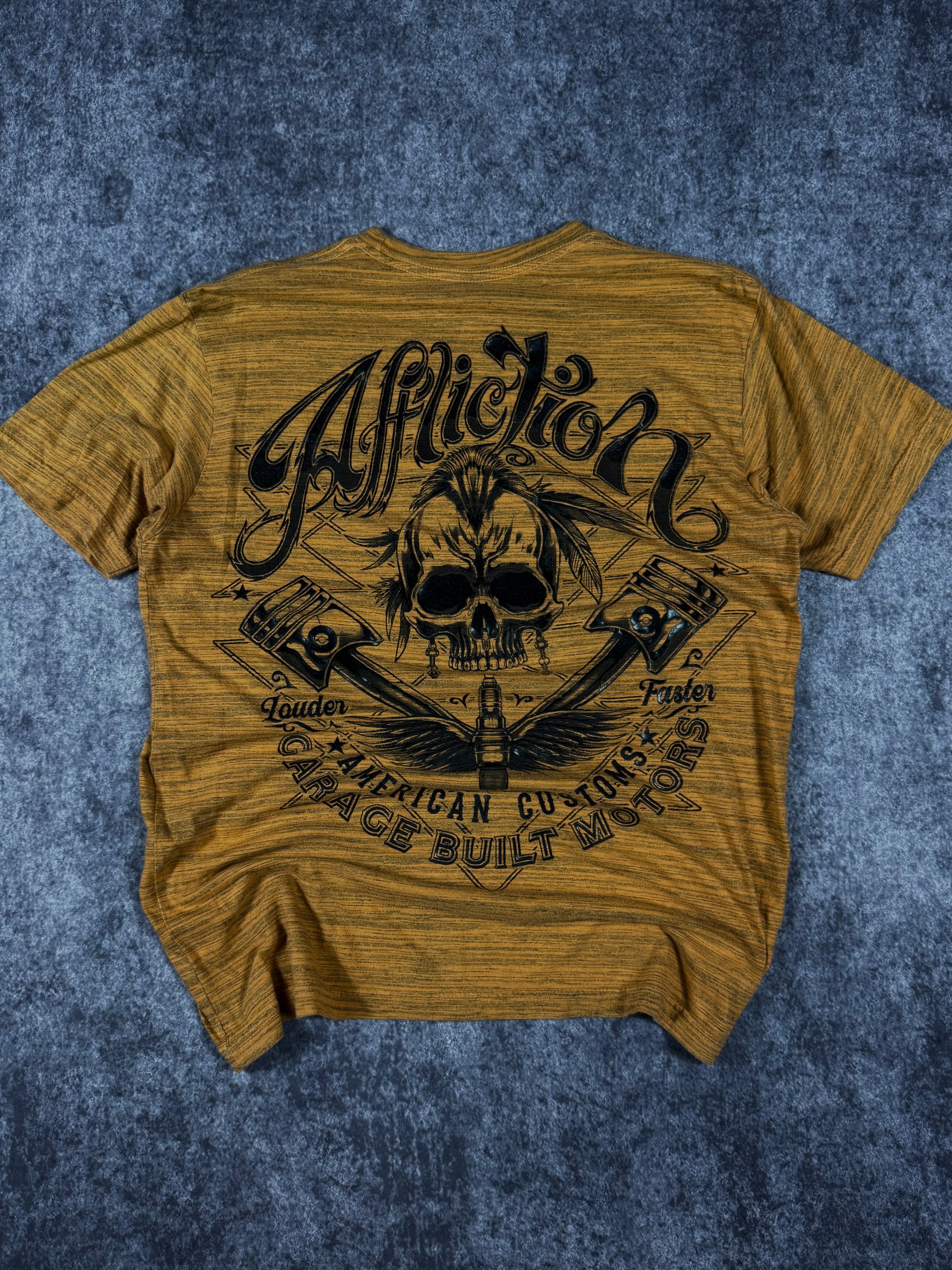 2000s affliction shirt (M)