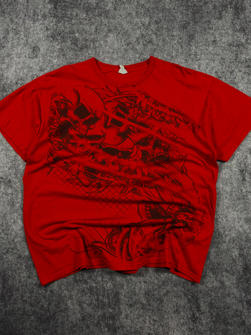 (rare) 2000s skull shirt (XL)