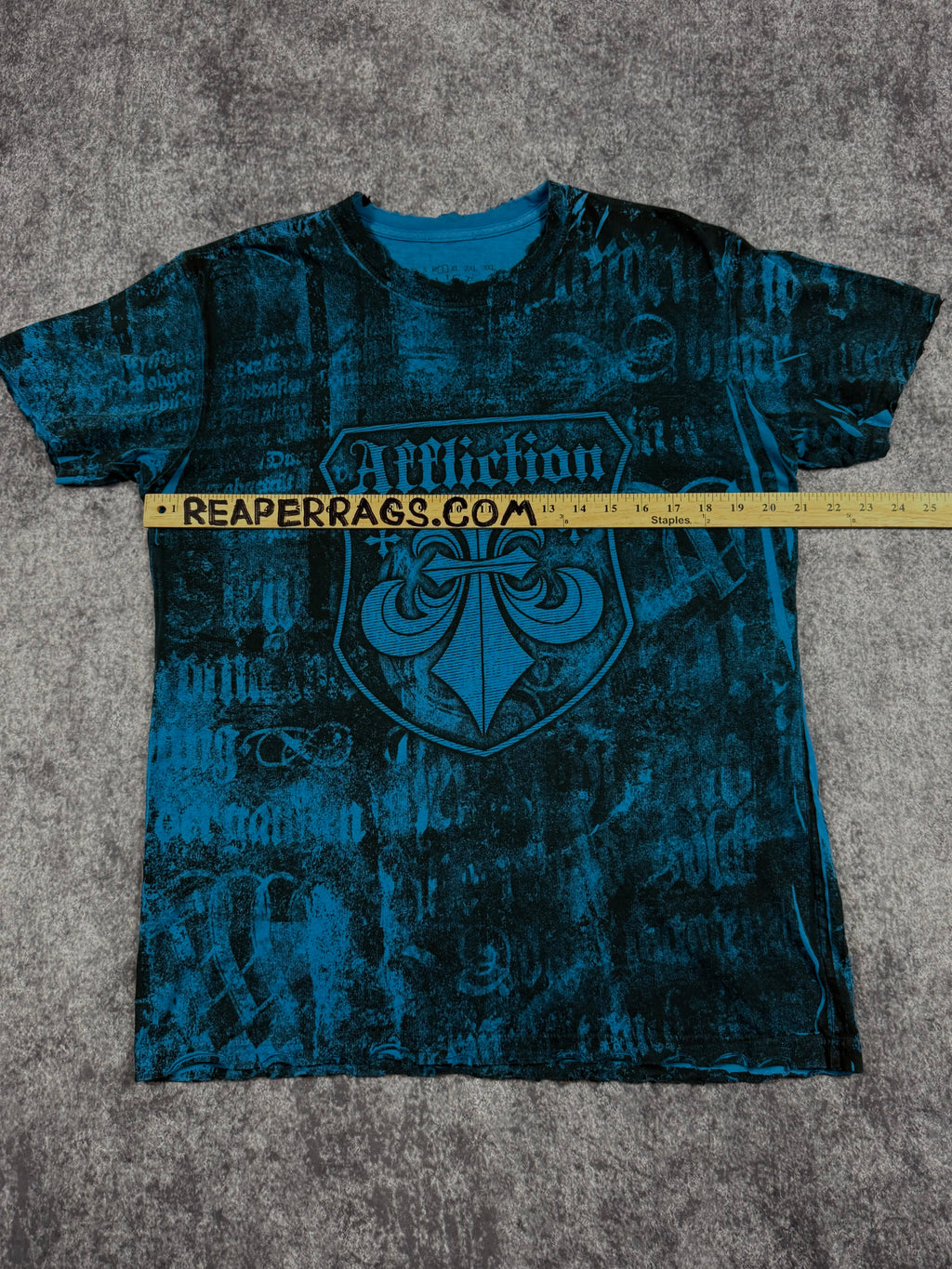 (rare) 2000s affliction shirt (L)