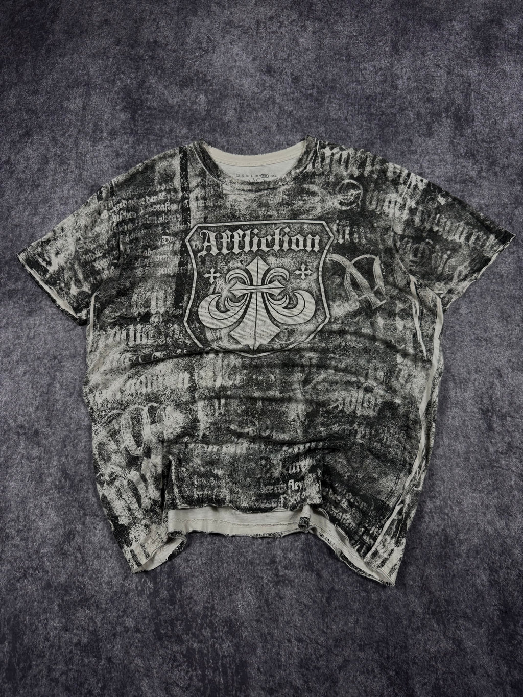 (rare) 2000s affliction shirt (XL)