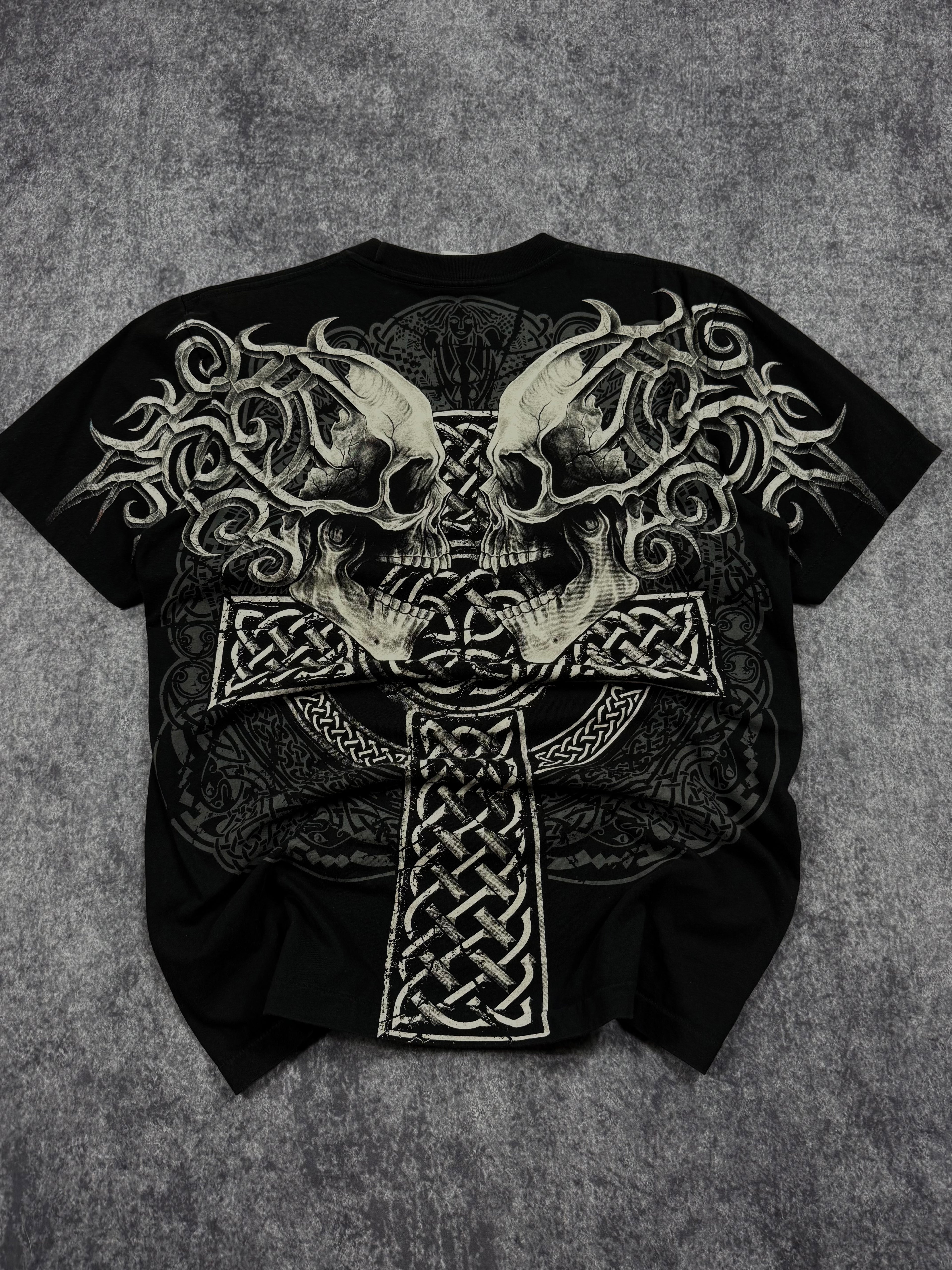 (rare) 2000s skull & cross shirt (L)