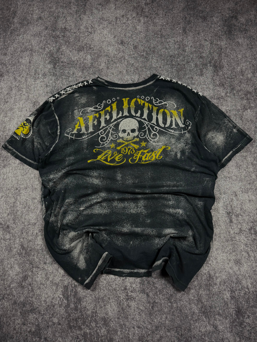 2000s affliction shirt (XL)