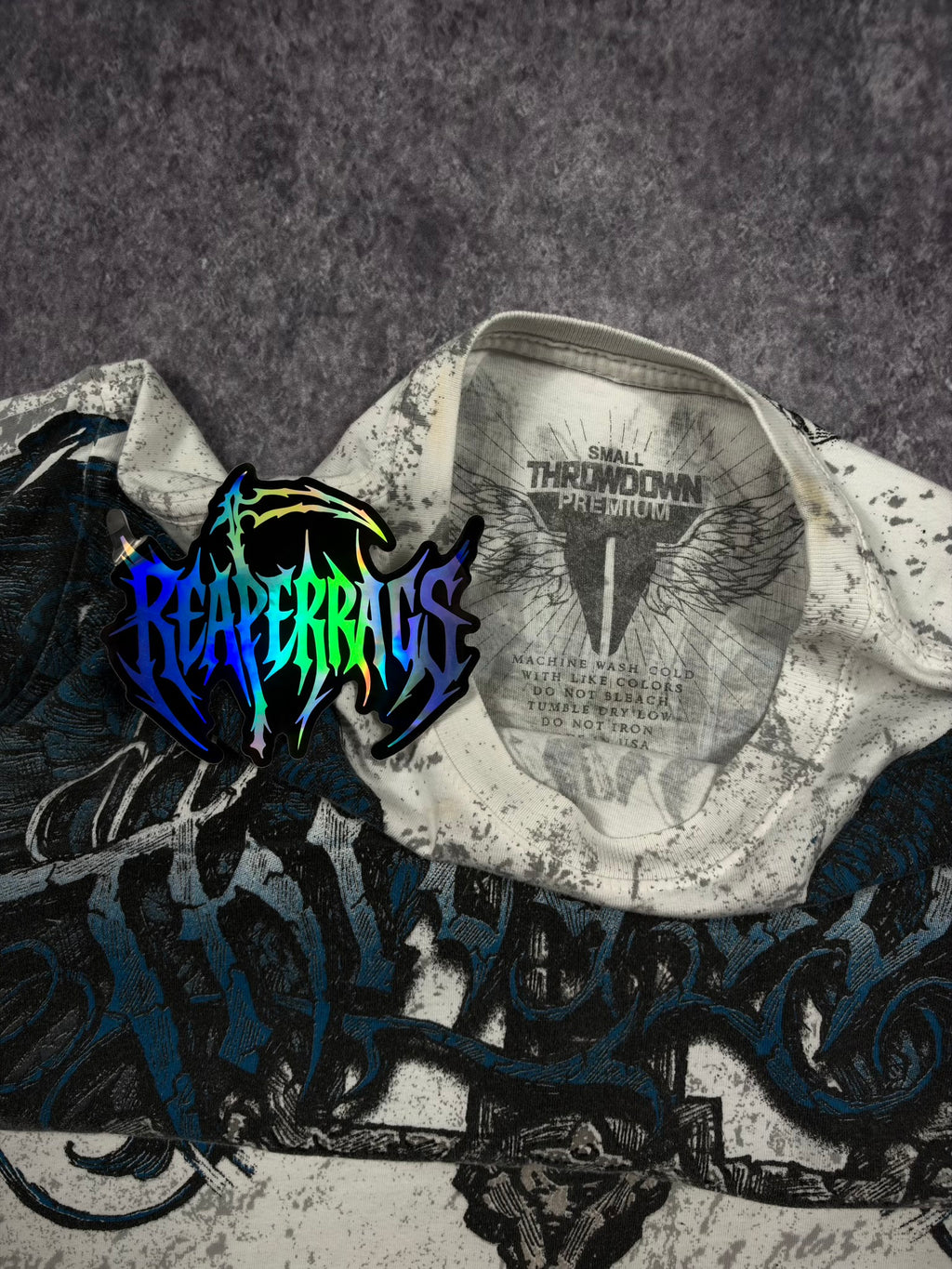 (RARE) 2000s THROWDOWN SHIRT (S)