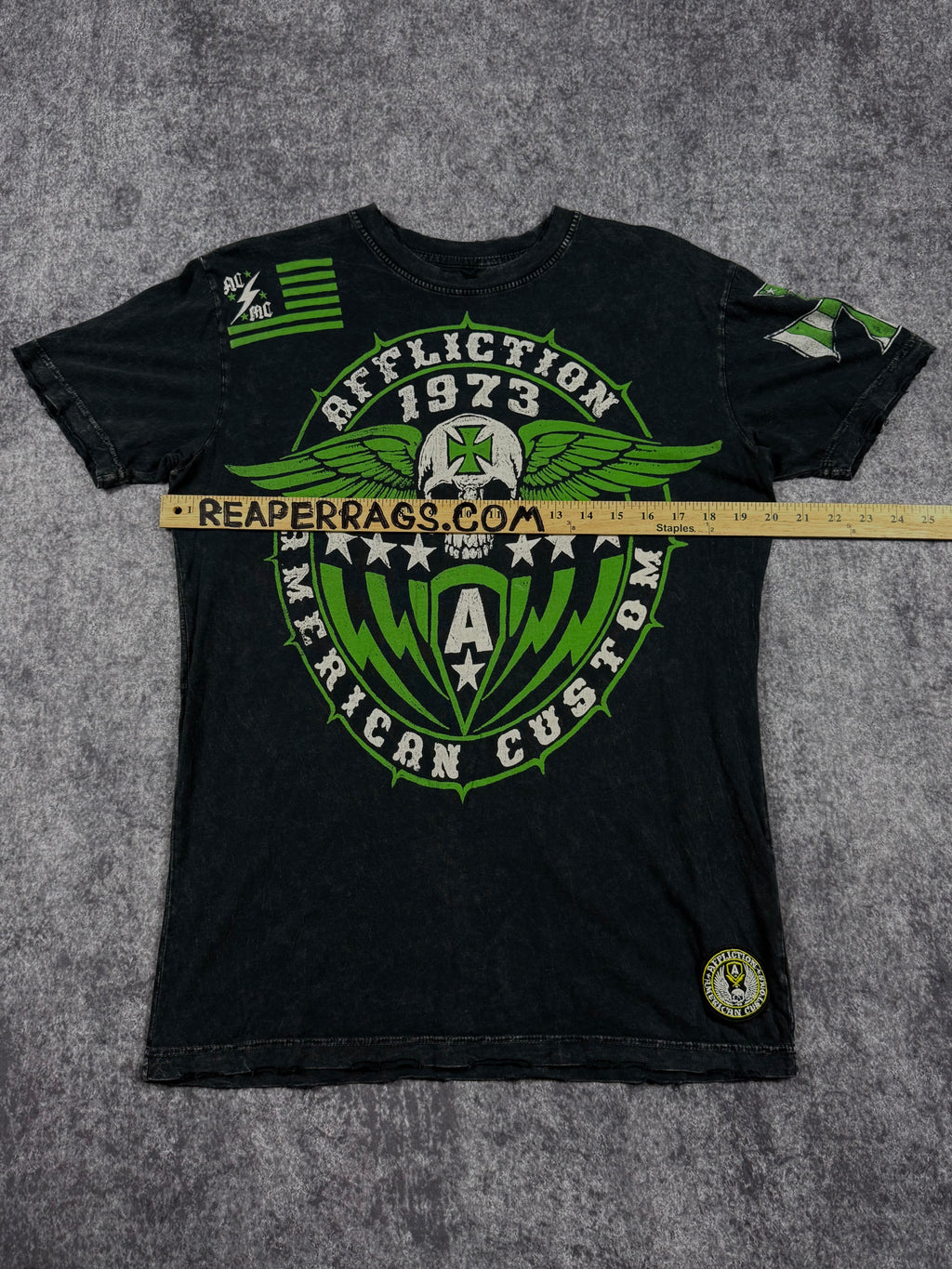 2000s affliction shirt (M)