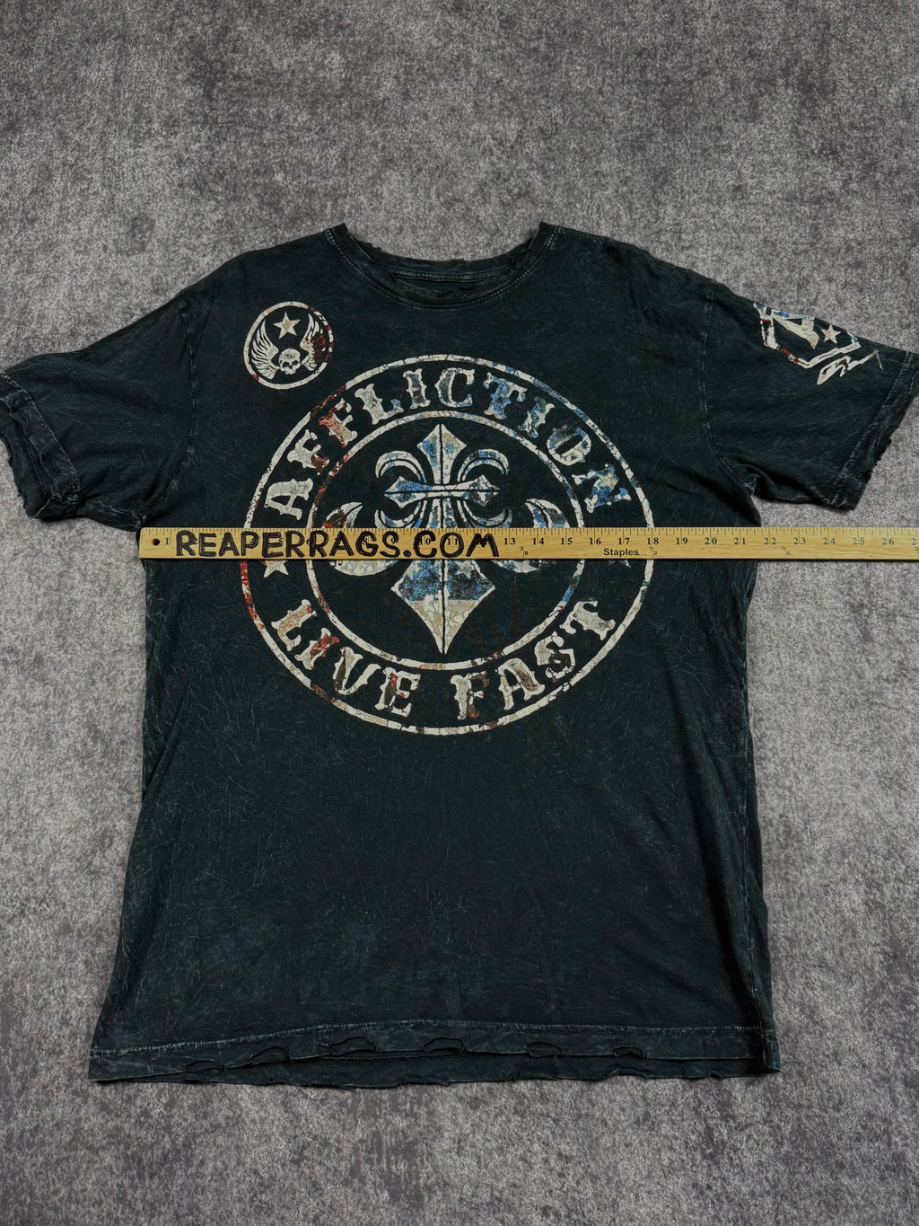 2000s affliction shirt (L)