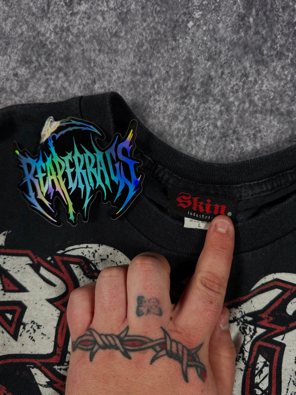 (rare) 2000s skin industries shirt (L)