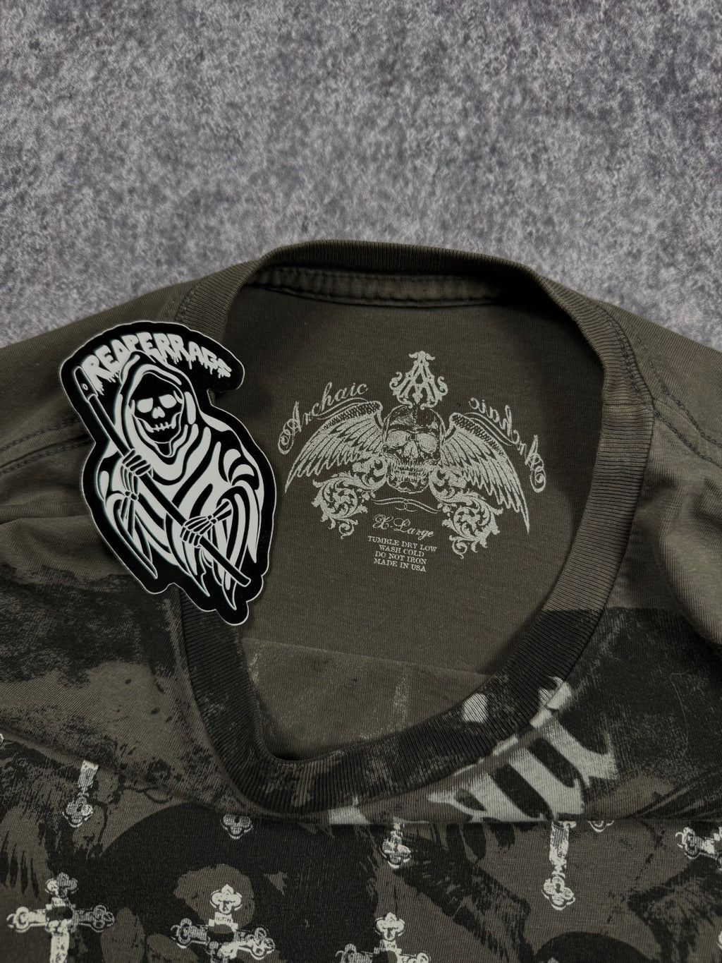 (rare) 2000s archiac shirt (XL)