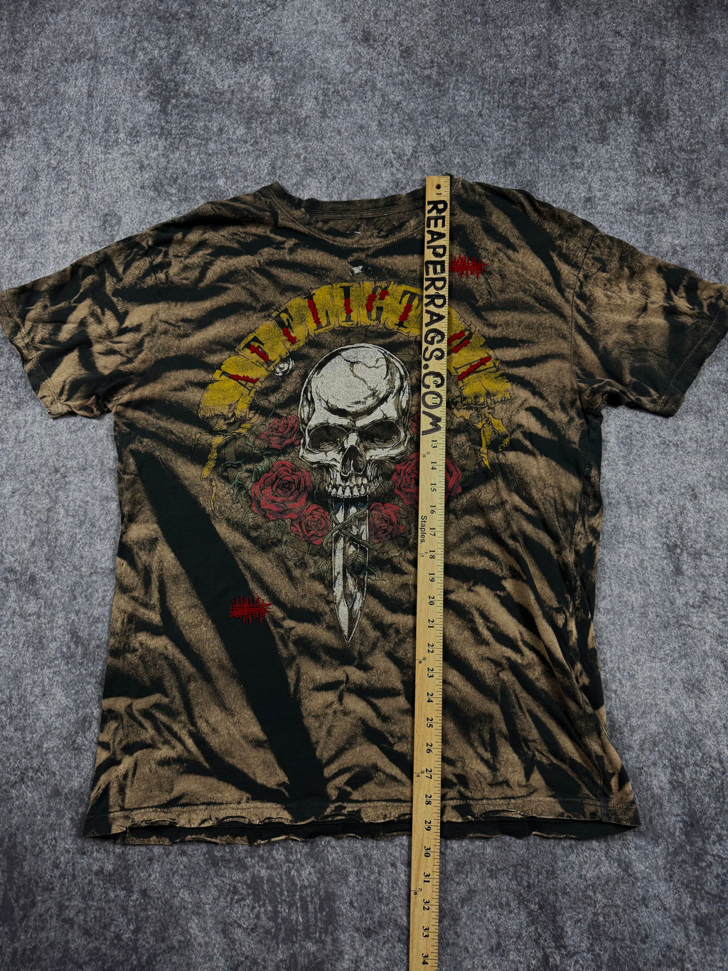 2000s affliction shirt (L)