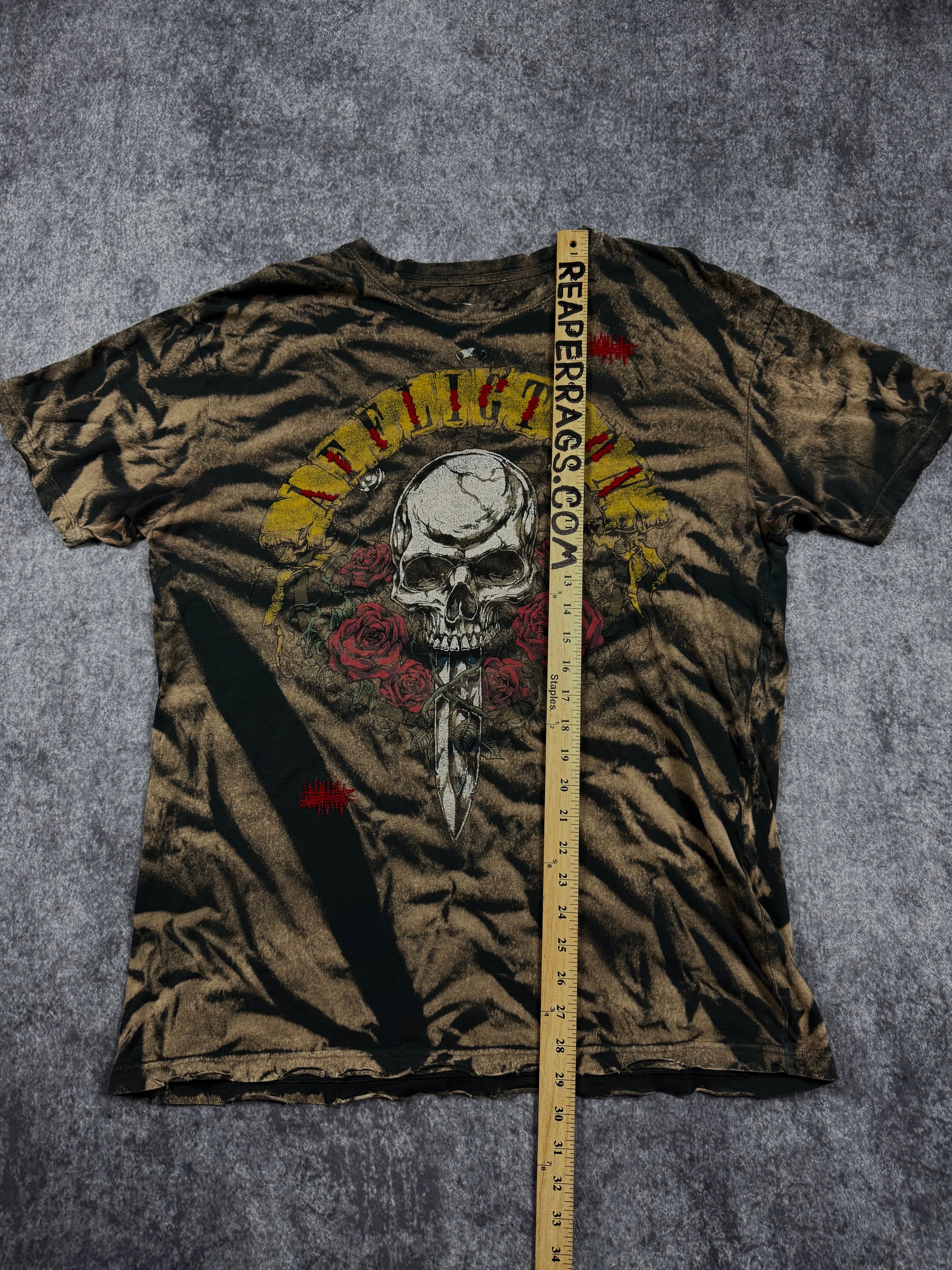 2000s affliction shirt (L)