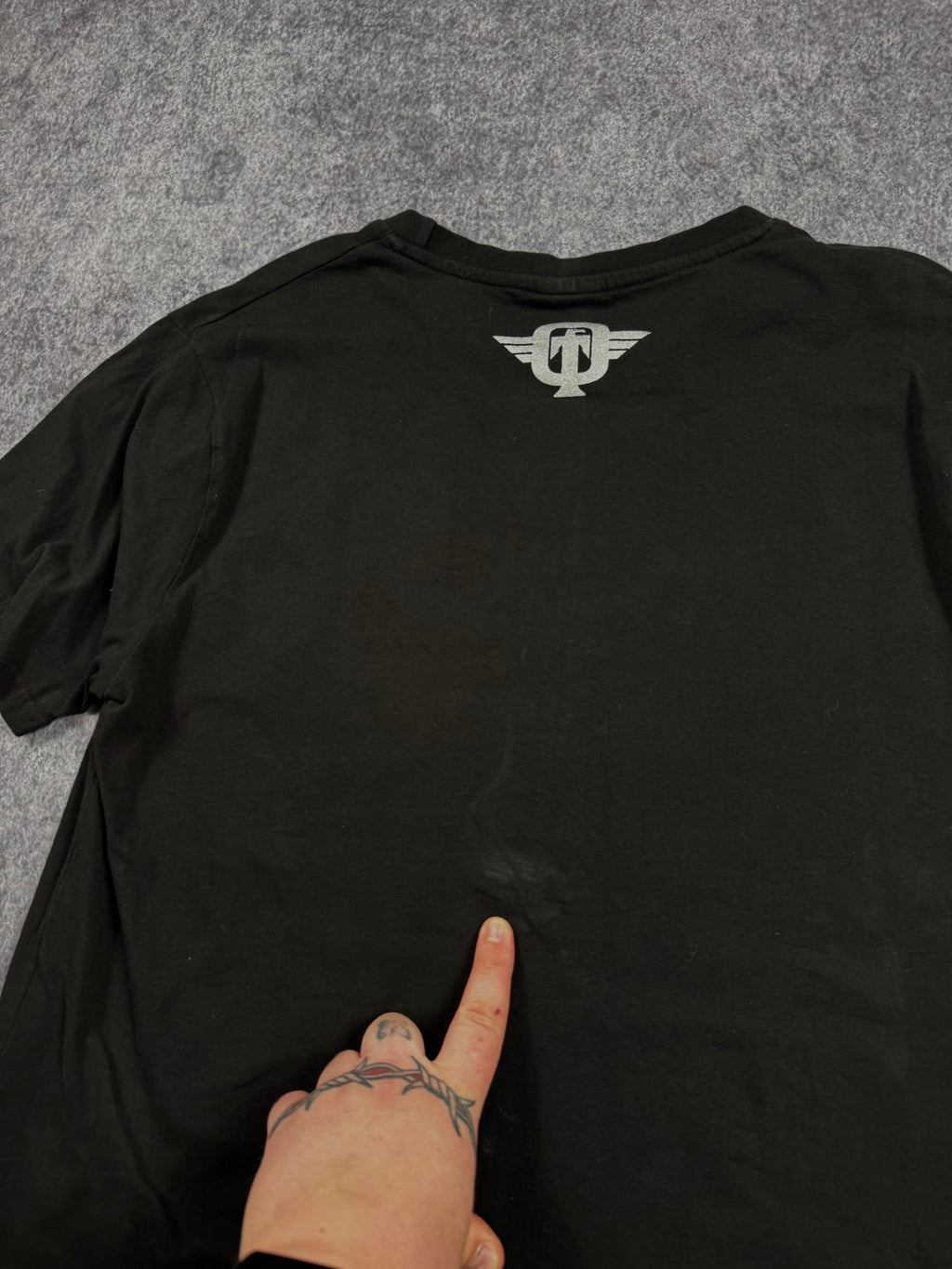 (rare) 2000s tapout chrome shirt (M)