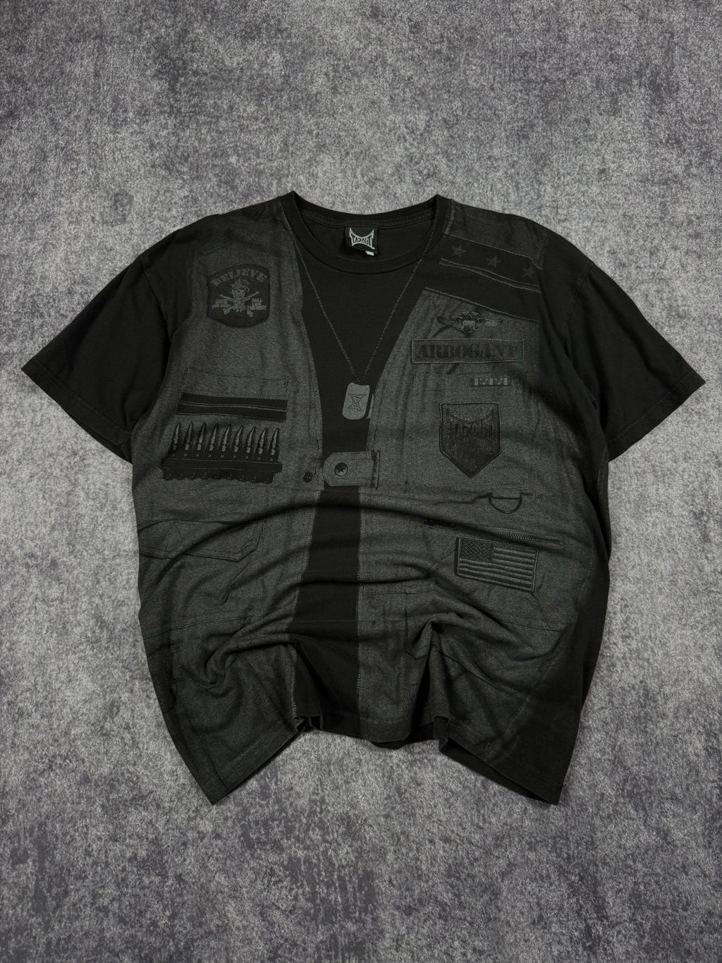 2000s tapout shirt (L)