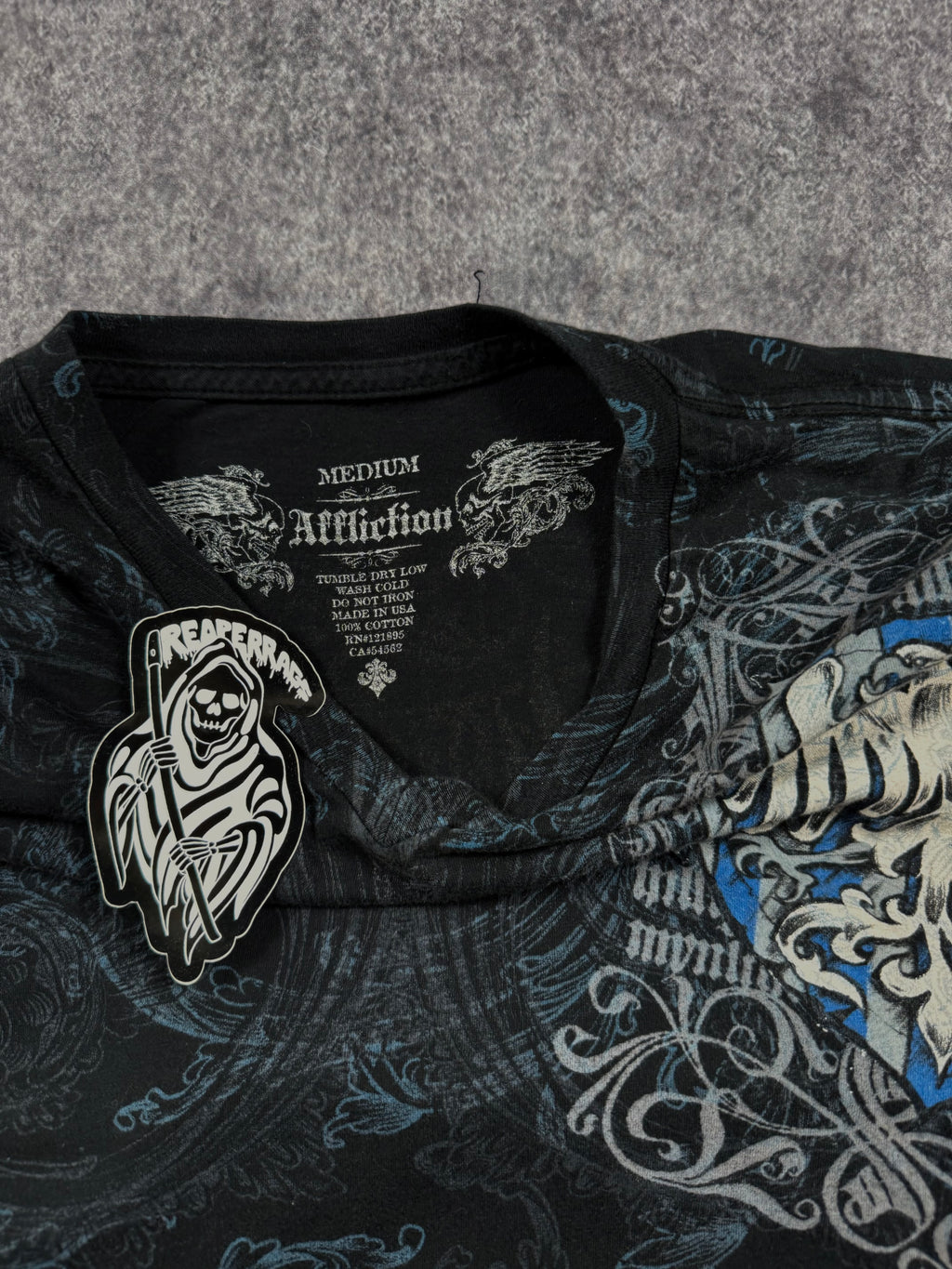 (rare) 2000s affliction shirt (M)