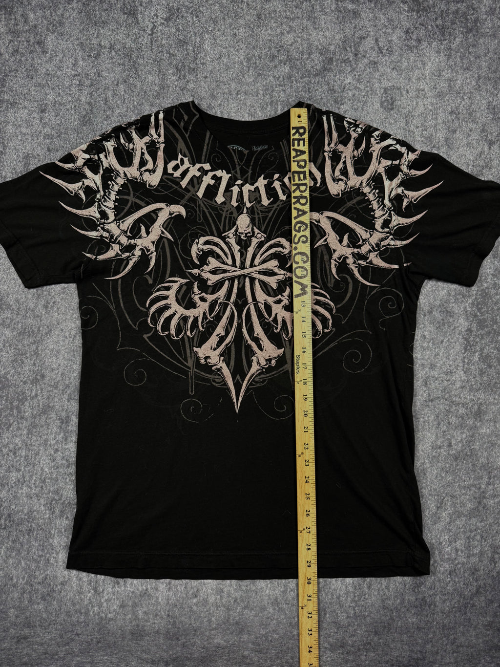 2000s affliction shirt (L)
