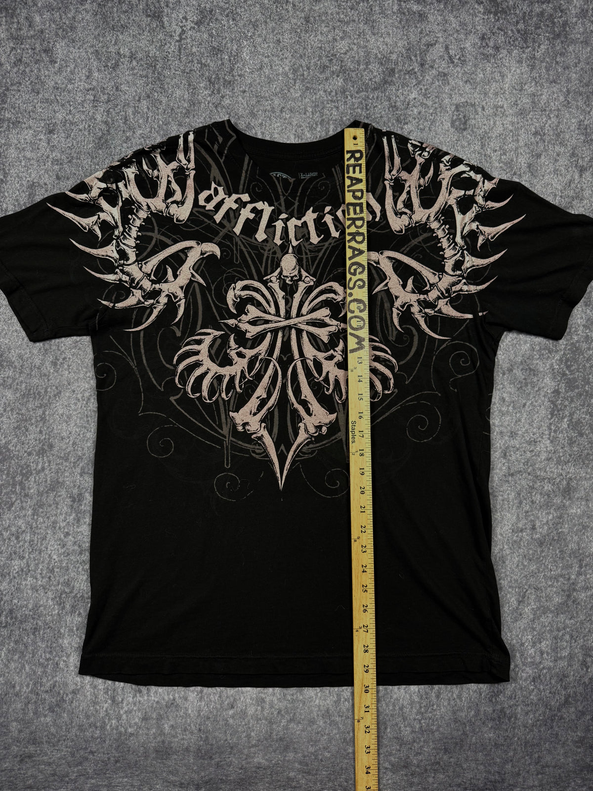 2000s affliction shirt (L)