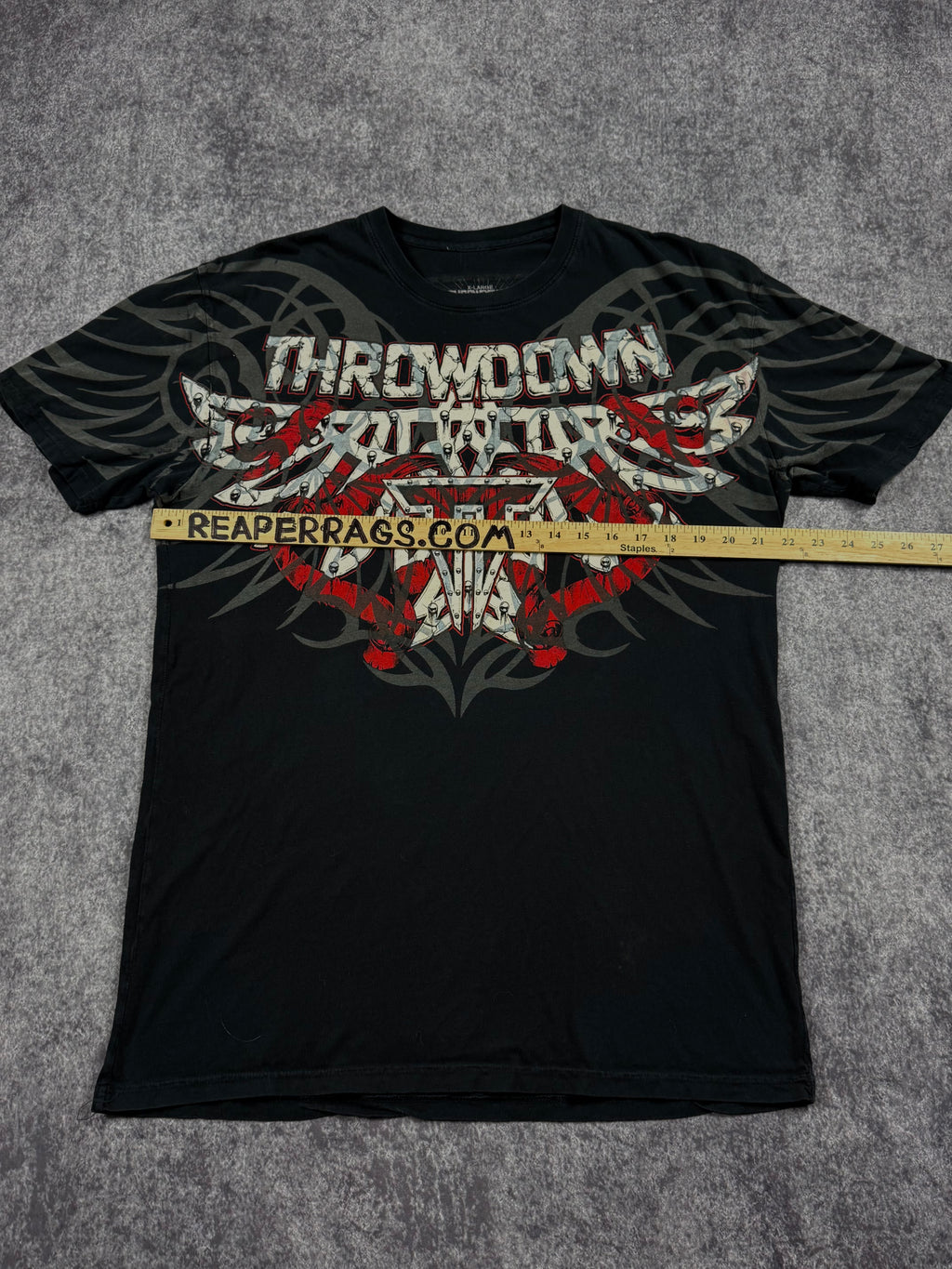 (rare) 2000s throwdown shirt (L)