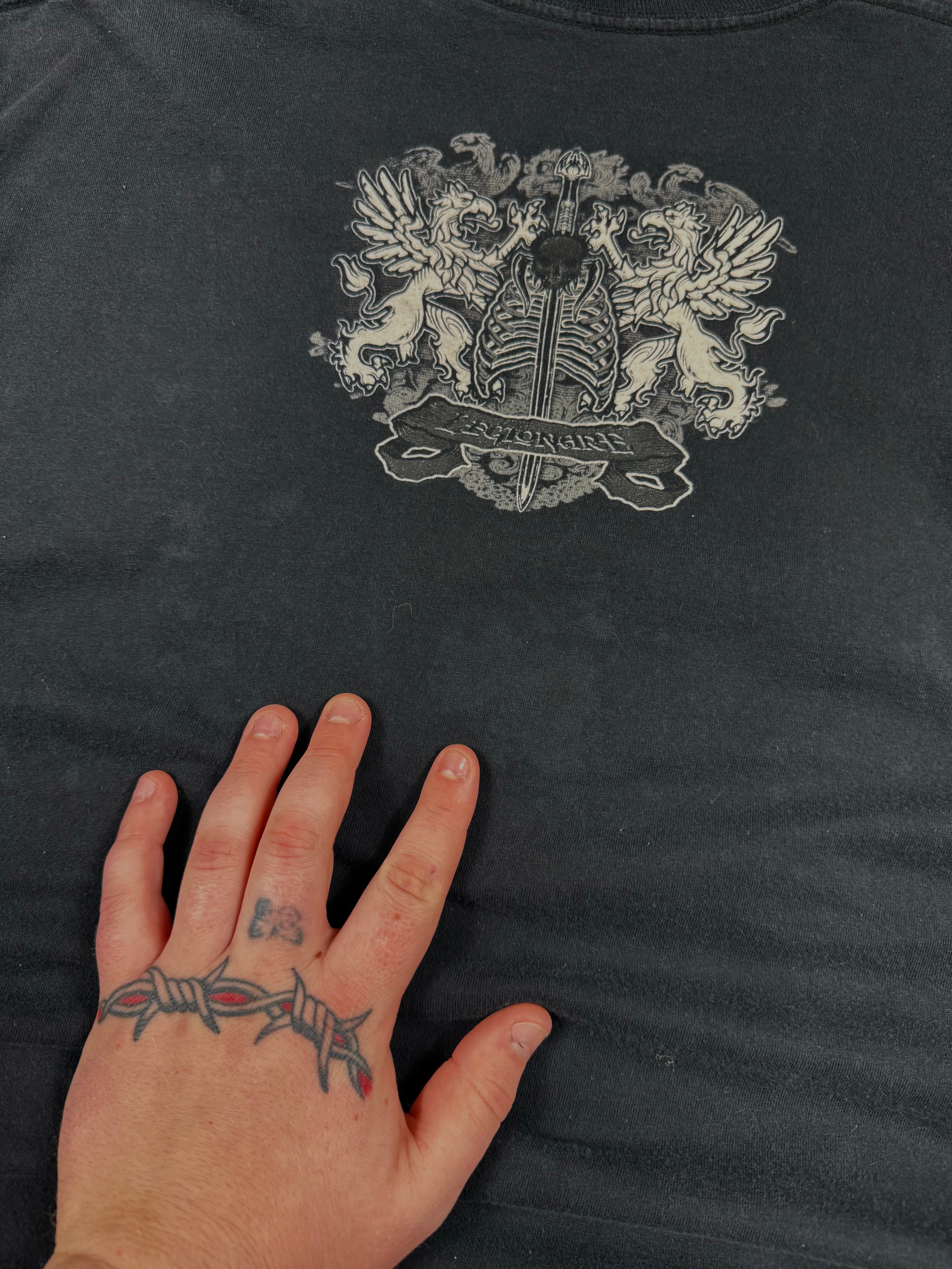(rare) 2000s grunge shirt (XXL)