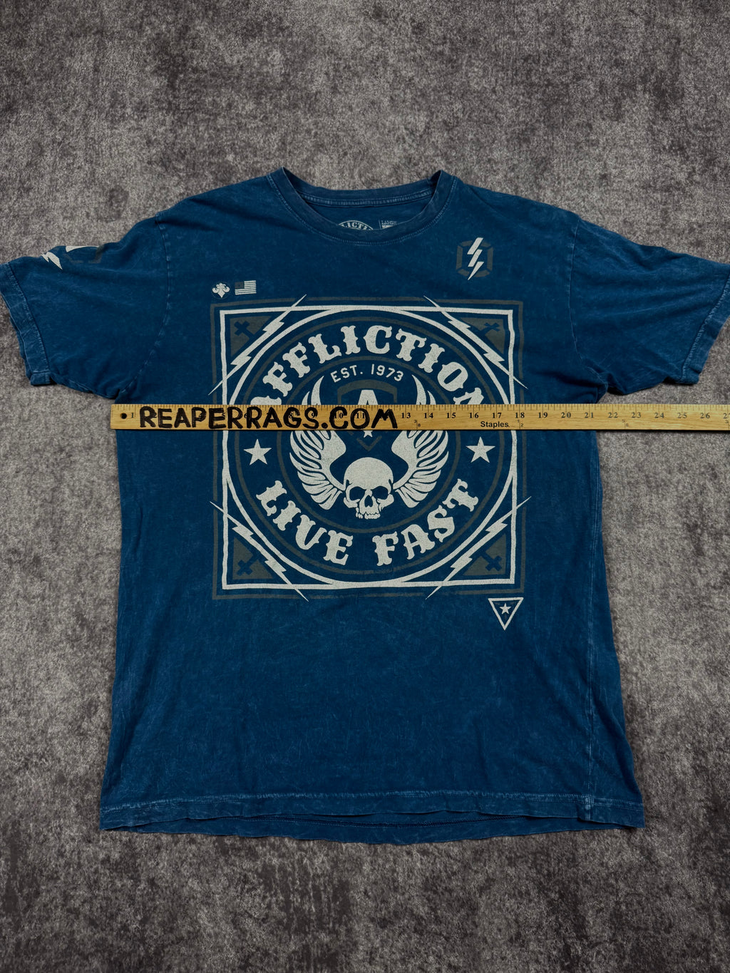 2000s affliction shirt (L)