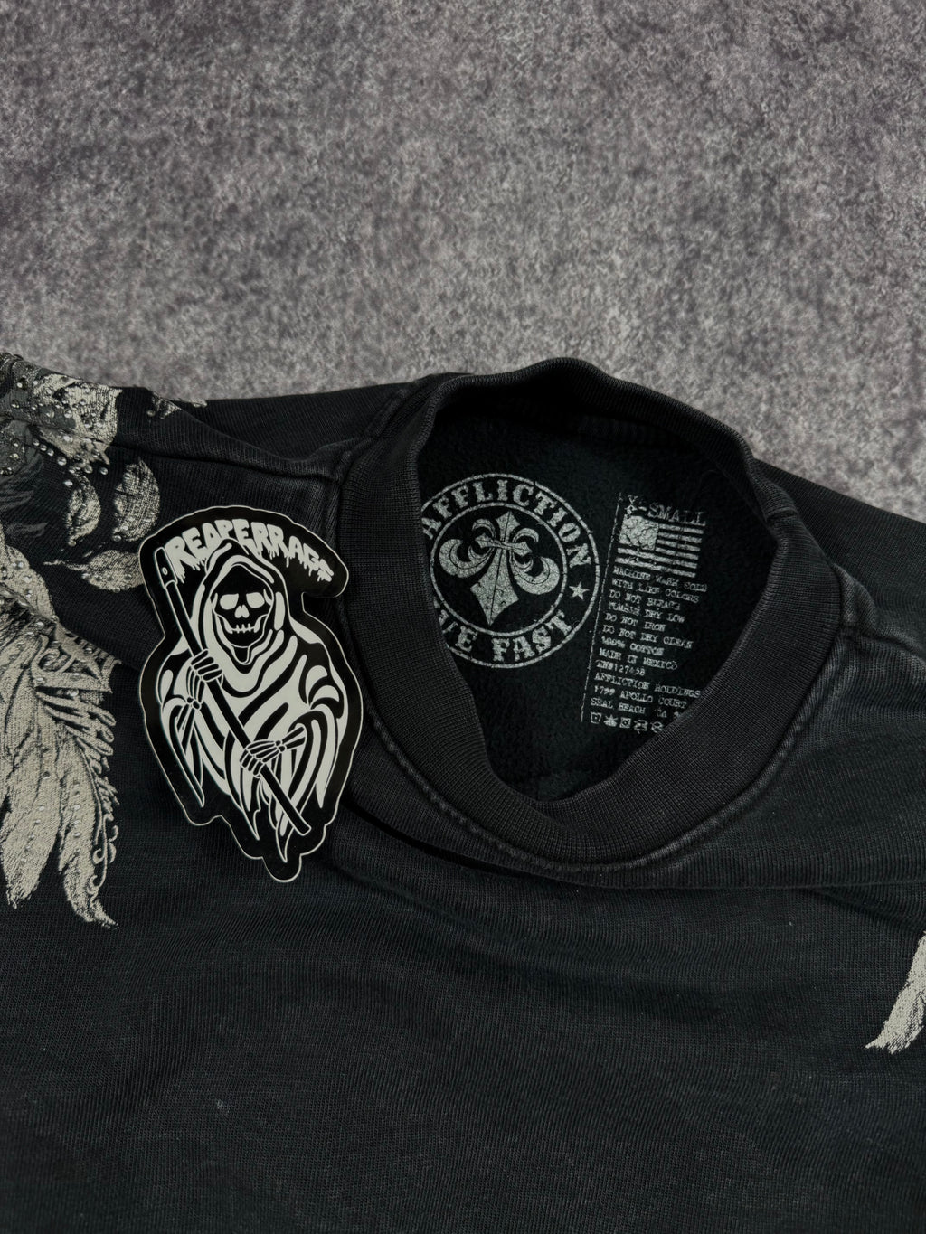 (rare) 2000s affliction rhinestone crewneck (XS)