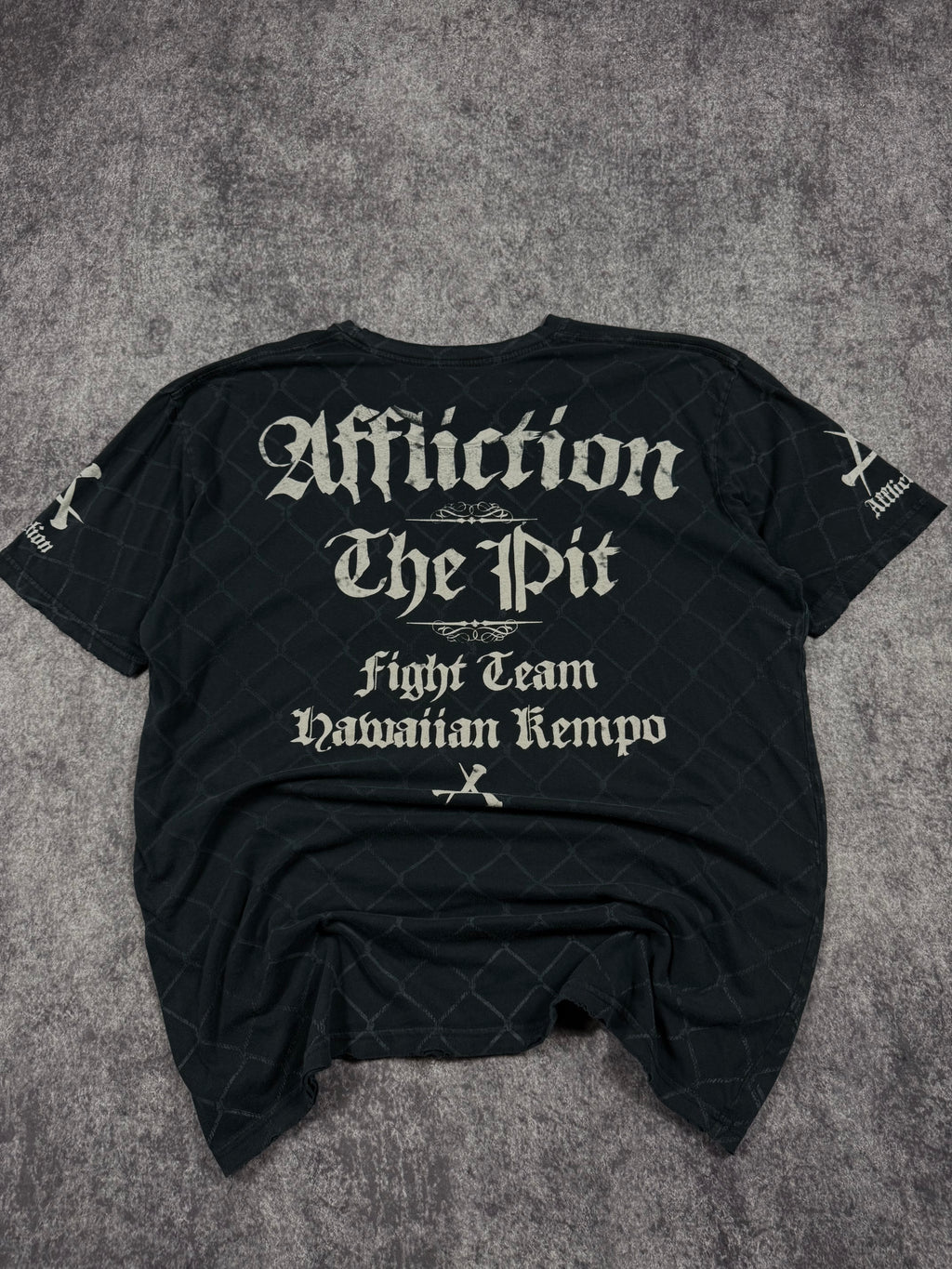 (rare) 2000s affliction x the pit shirt (XXL)
