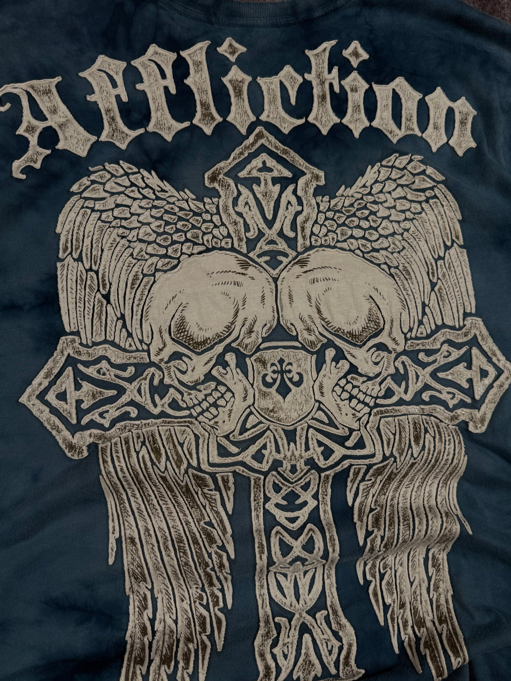 (rare) 2000s affliction shirt (M)