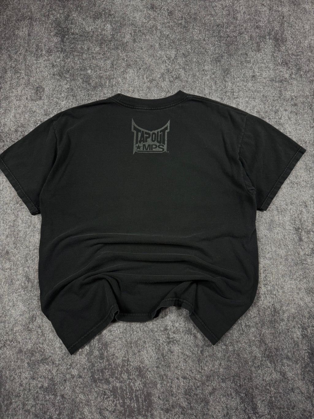 (rare) 2000s tapout shirt (L)