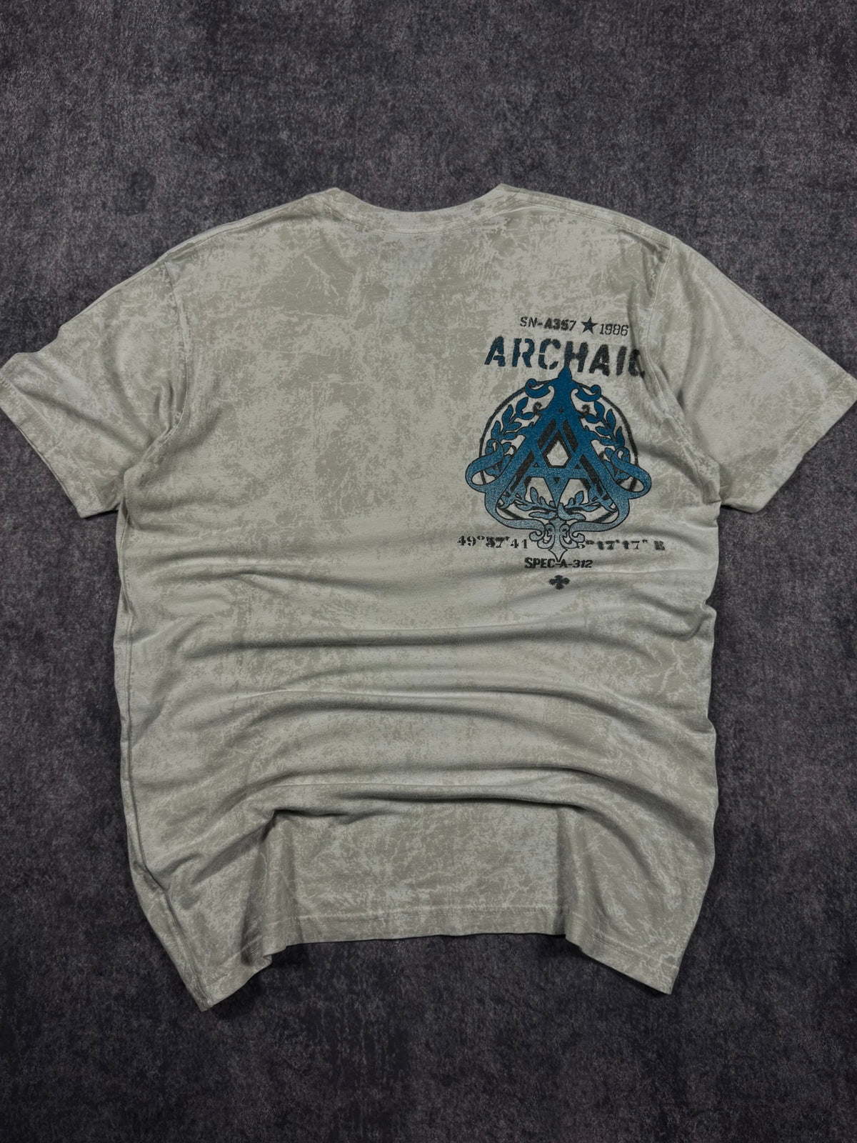 (rare) 2000s archaic x affliction shirt (L)