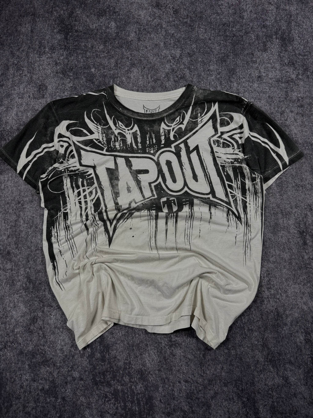 (rare) 2000s tapout shirt (L)