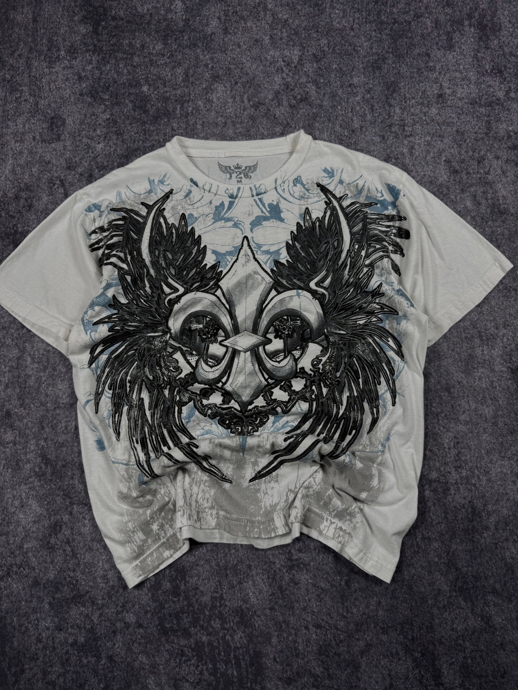 (rare) 2000s royalty shirt (M)