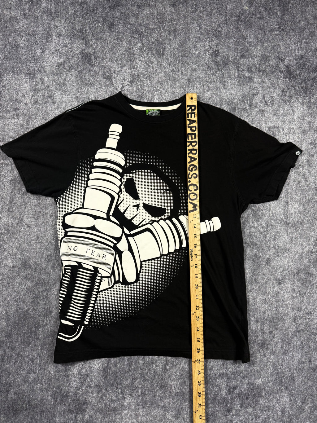(RARE) 2000S NO FEAR SHIRT (M)