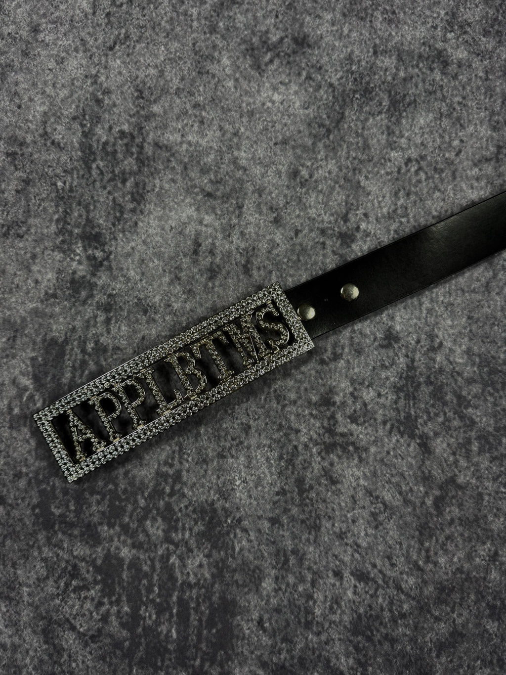 (rare) deadstock 2000s apple bottoms rhinestone belt (belt included)